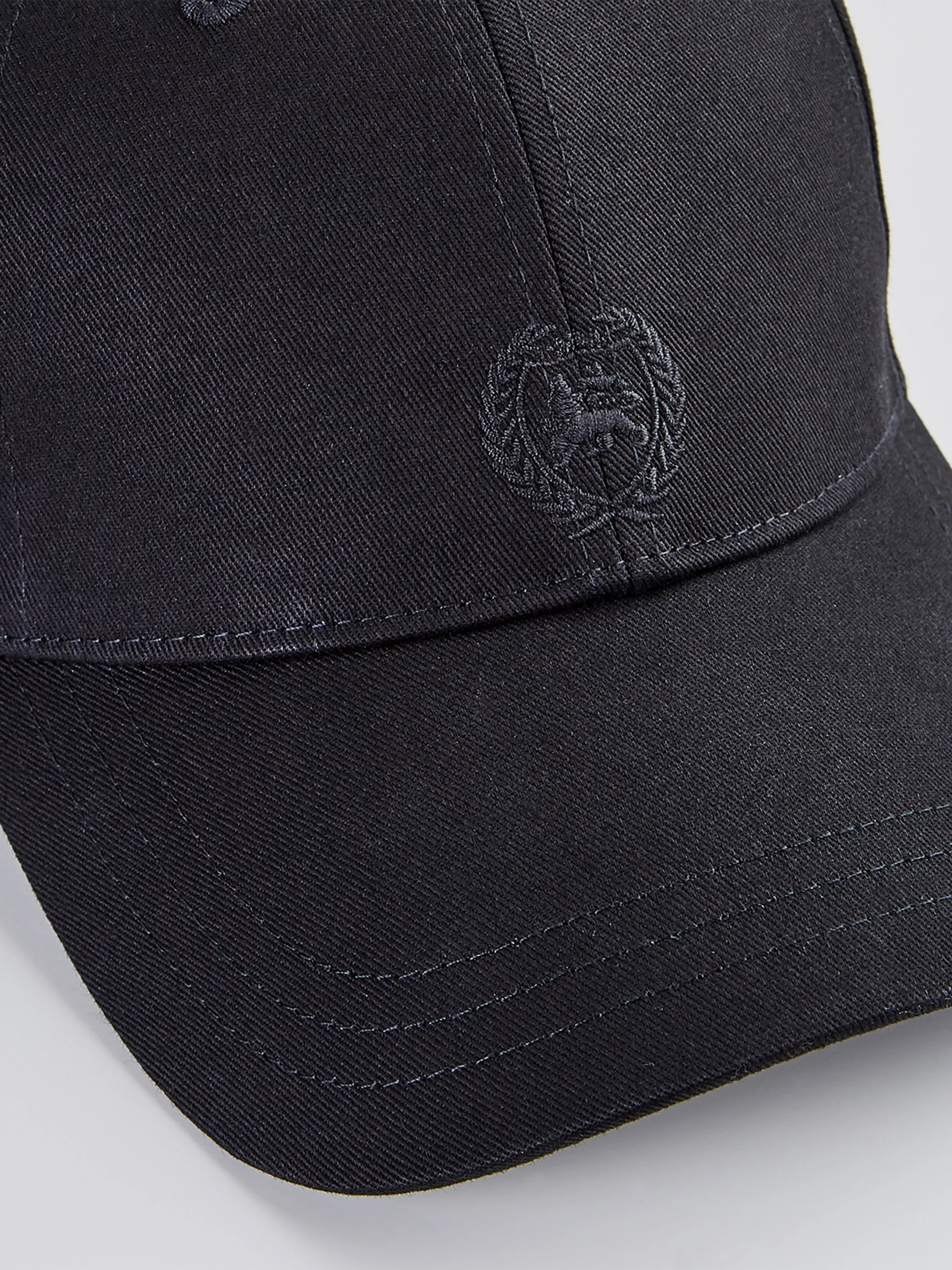 Base Cap mit Logo - Image 3