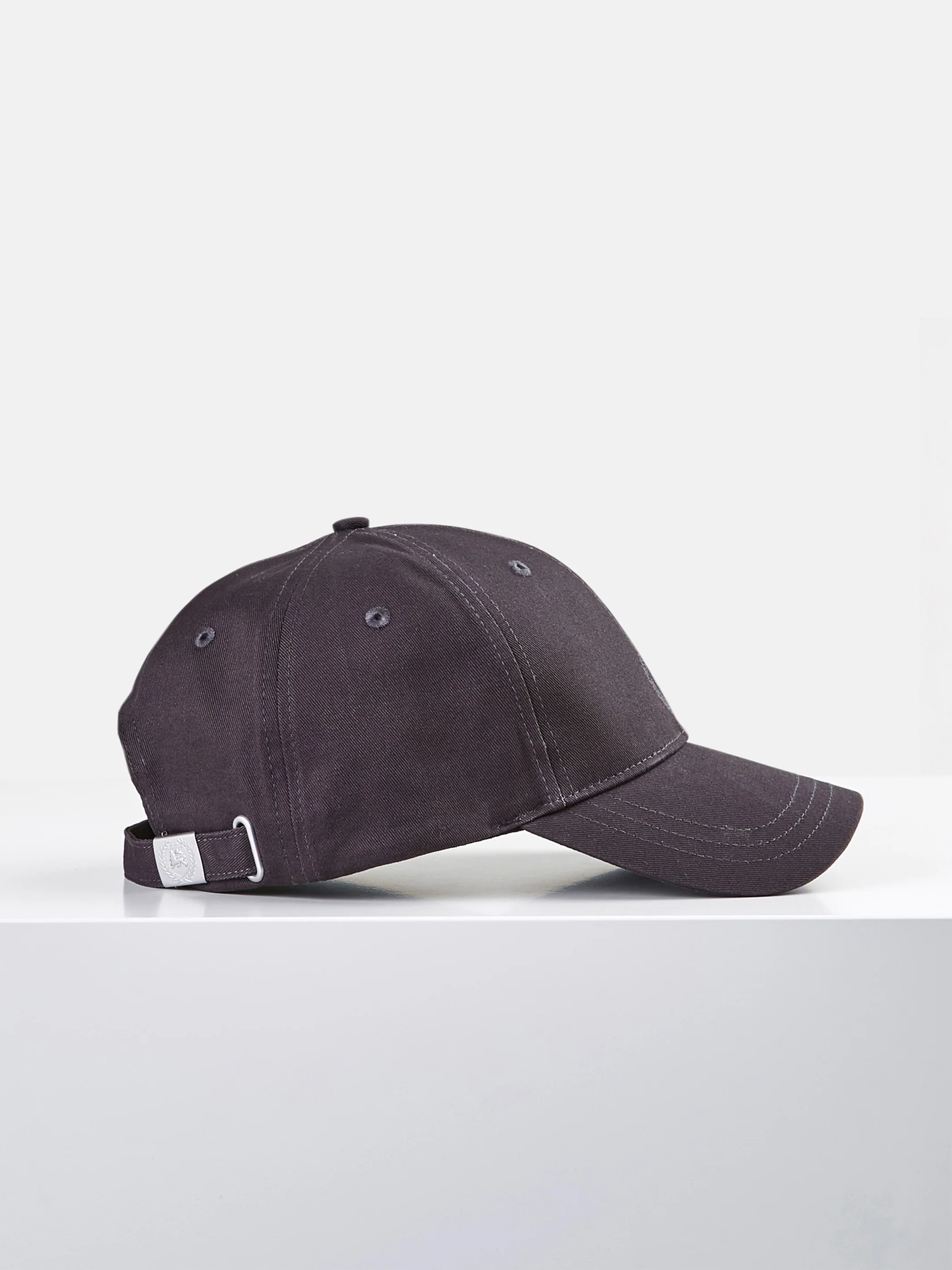 Base Cap mit Logo - Image 6