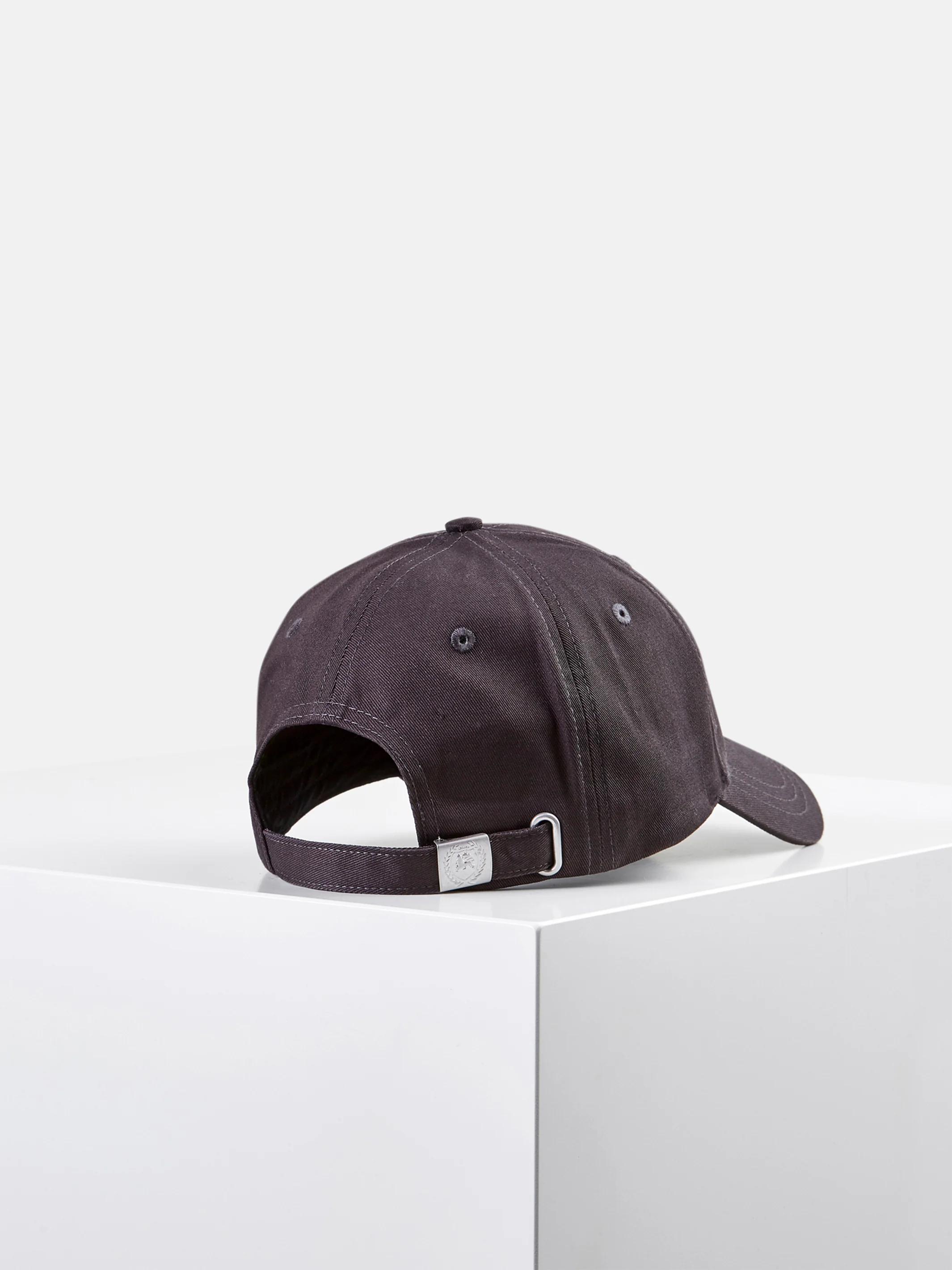 Base Cap mit Logo - Image 7