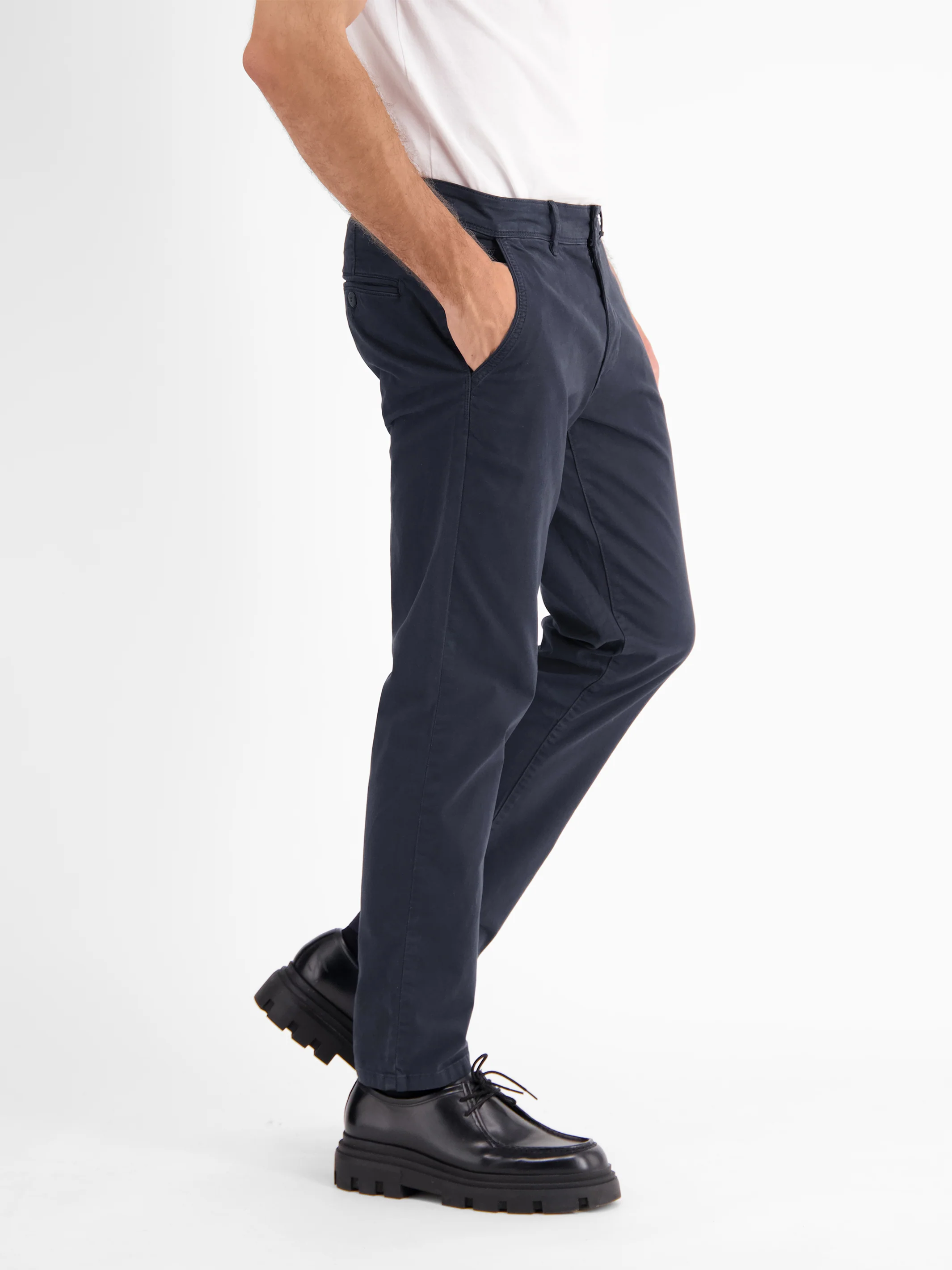 Basic Chino in Strukturqualität, SLIM FIT - Image 32