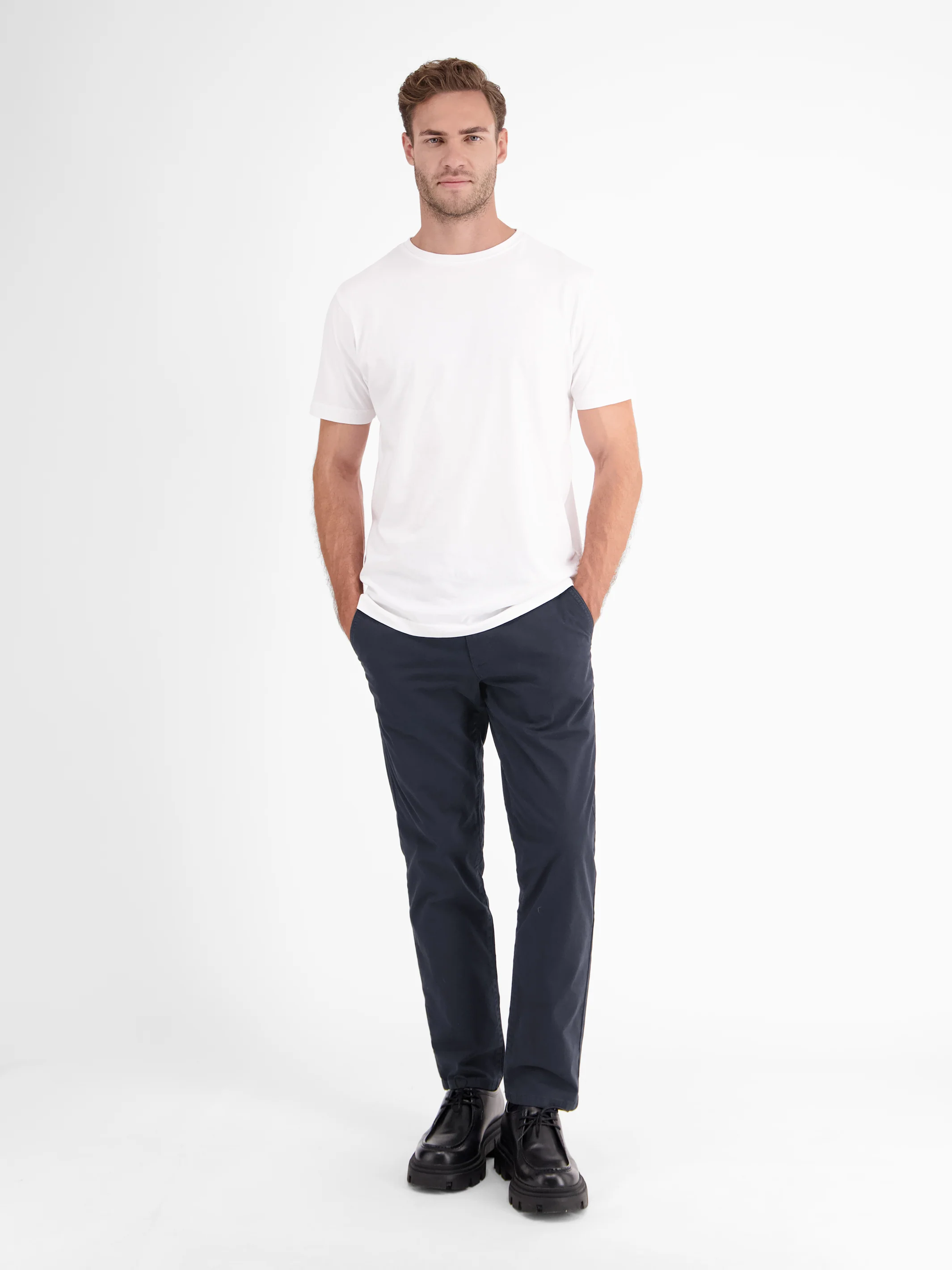 Basic Chino in Strukturqualität, SLIM FIT - Image 33