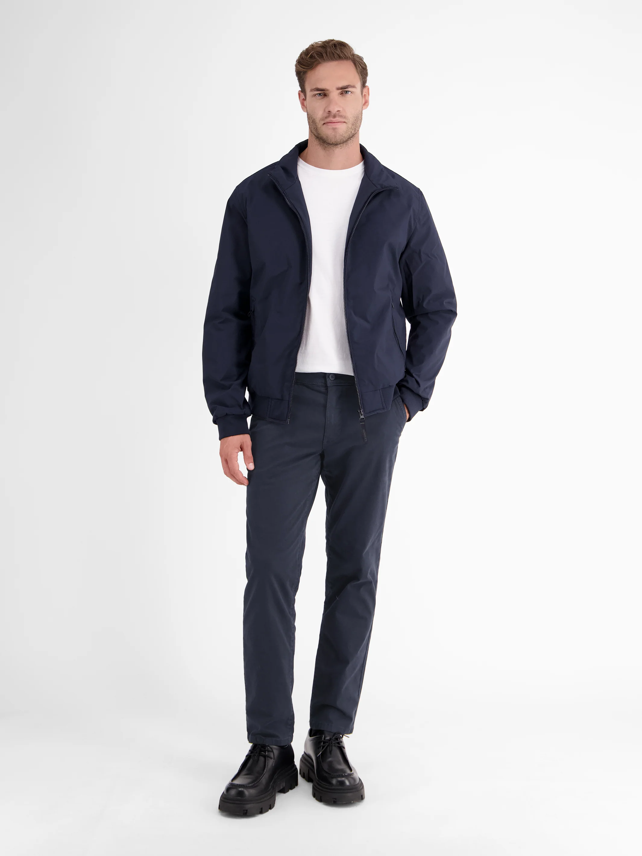 Basic Chino in Strukturqualität, SLIM FIT - Image 34