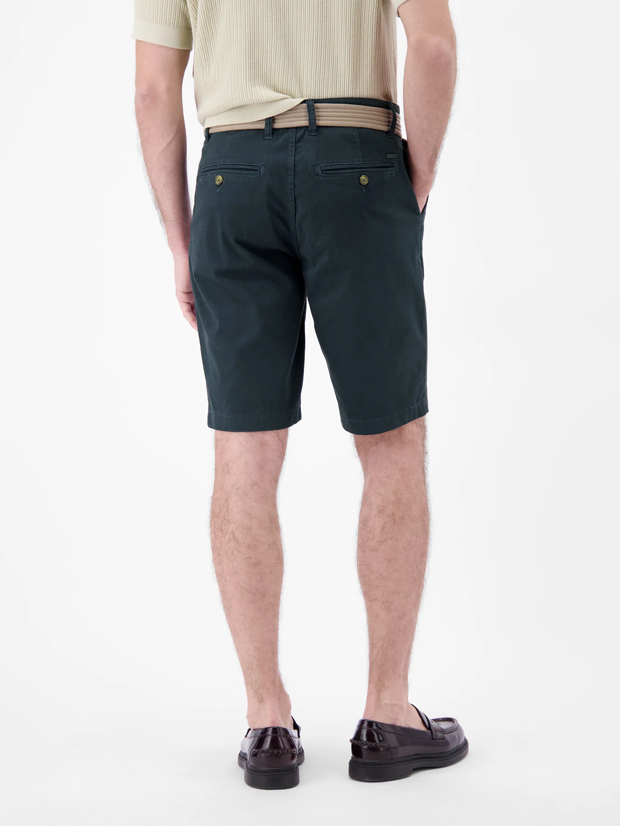 Bequeme Chino-Bermuda mit Gürtel und Minimalprint - Image 4