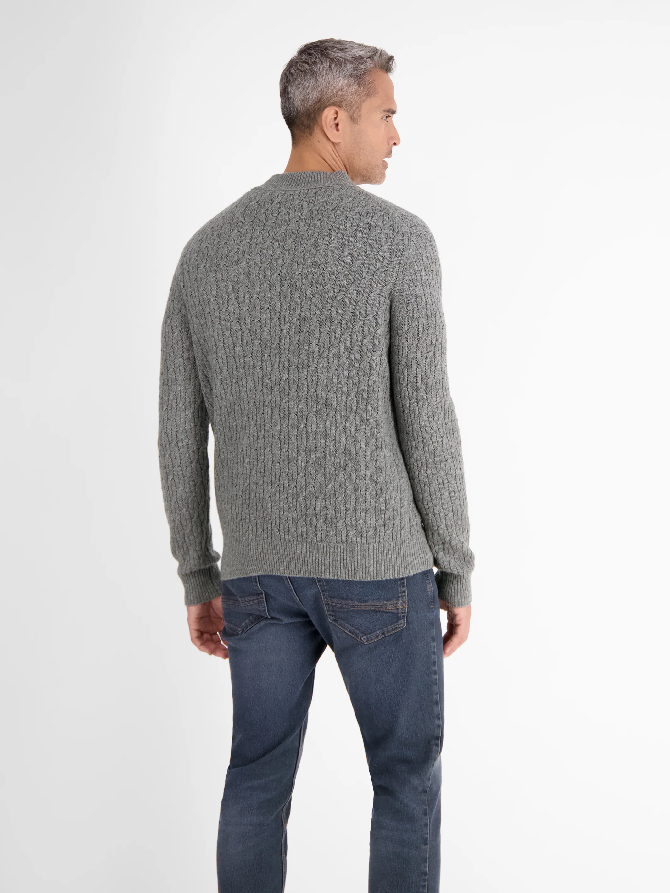 Cable-Strickpullover mit Turtleneck - Image 11