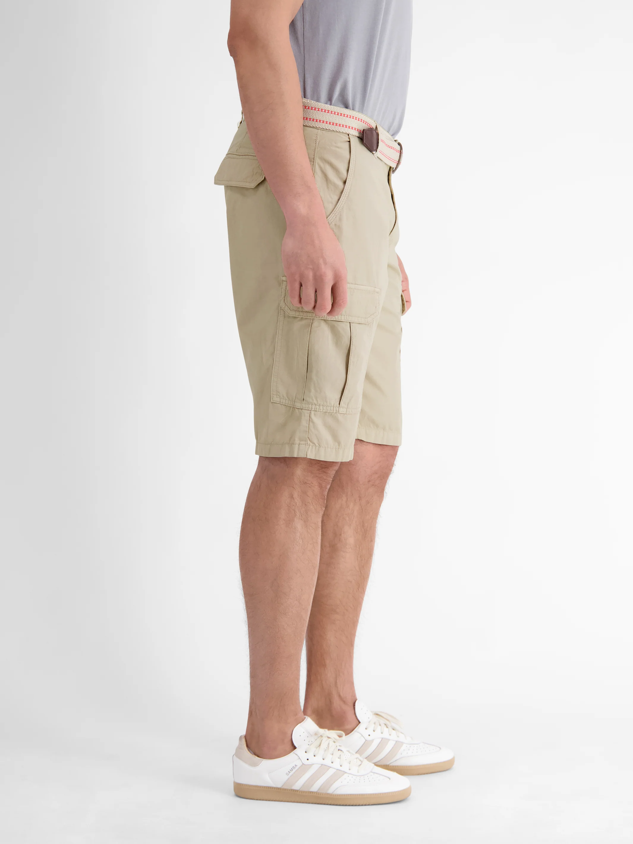Cargo-Bermuda mit Gürtel - Image 17