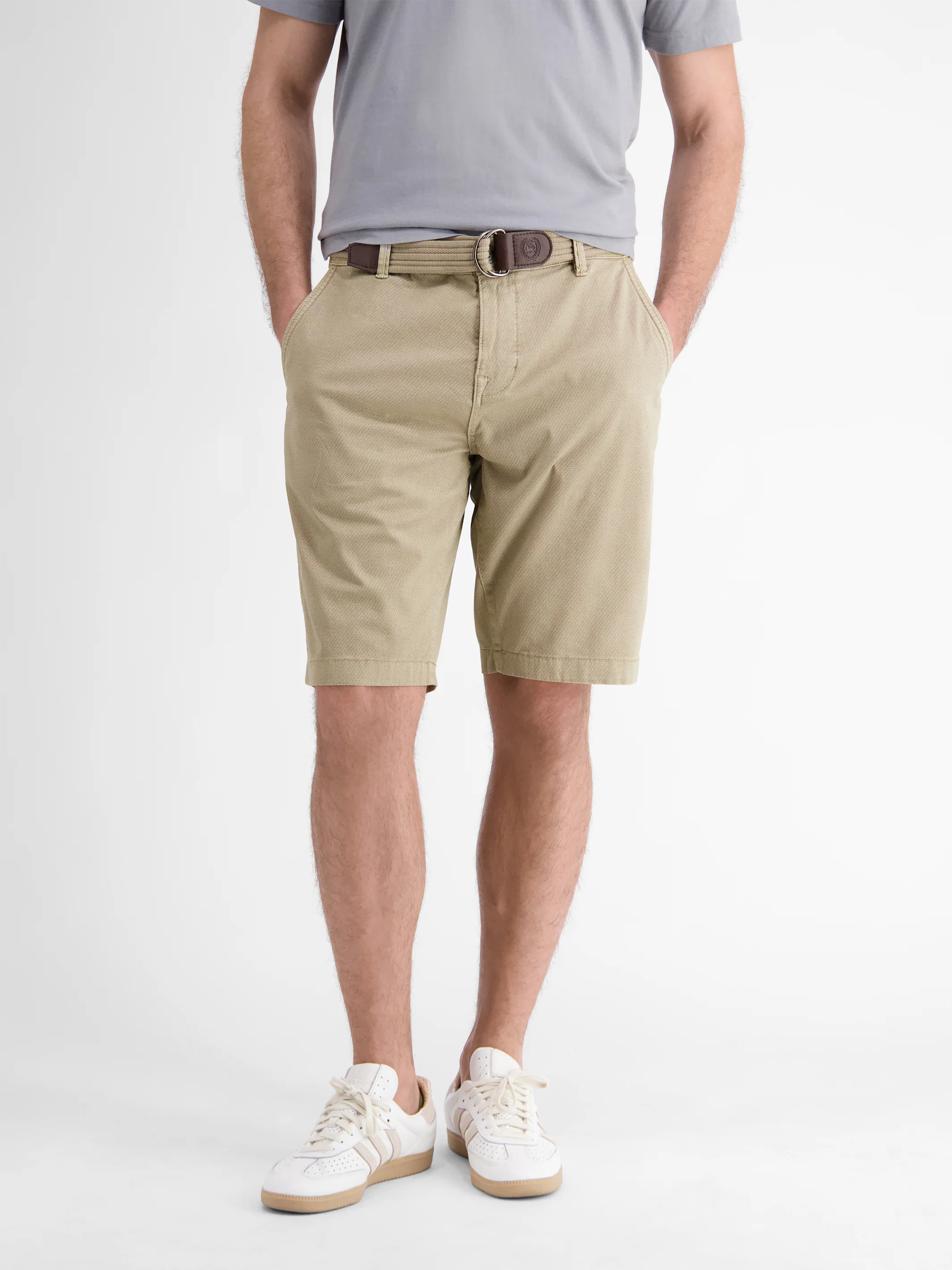 Chino-Bermuda mit Gürtel - Image 23