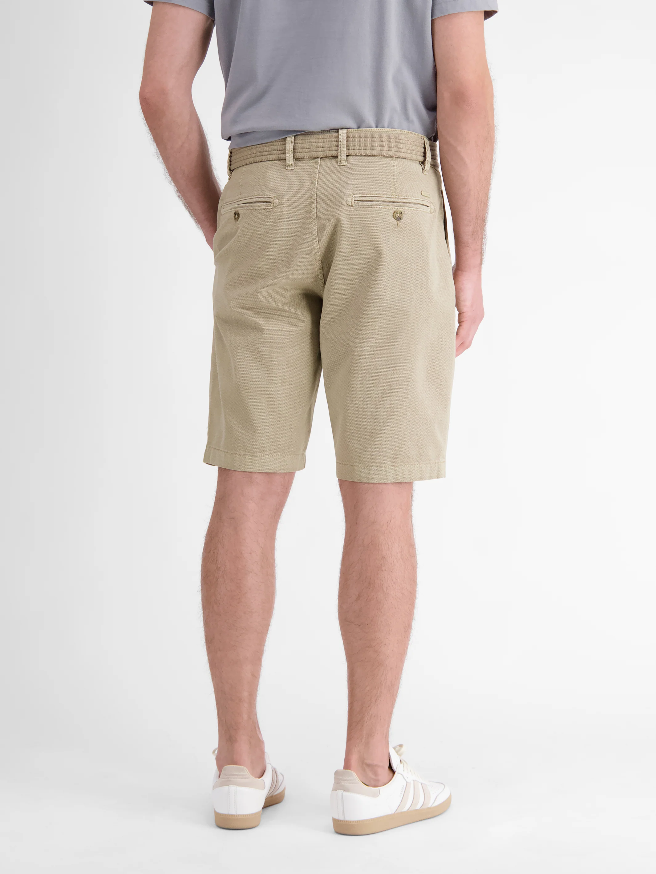 Chino-Bermuda mit Gürtel - Image 24