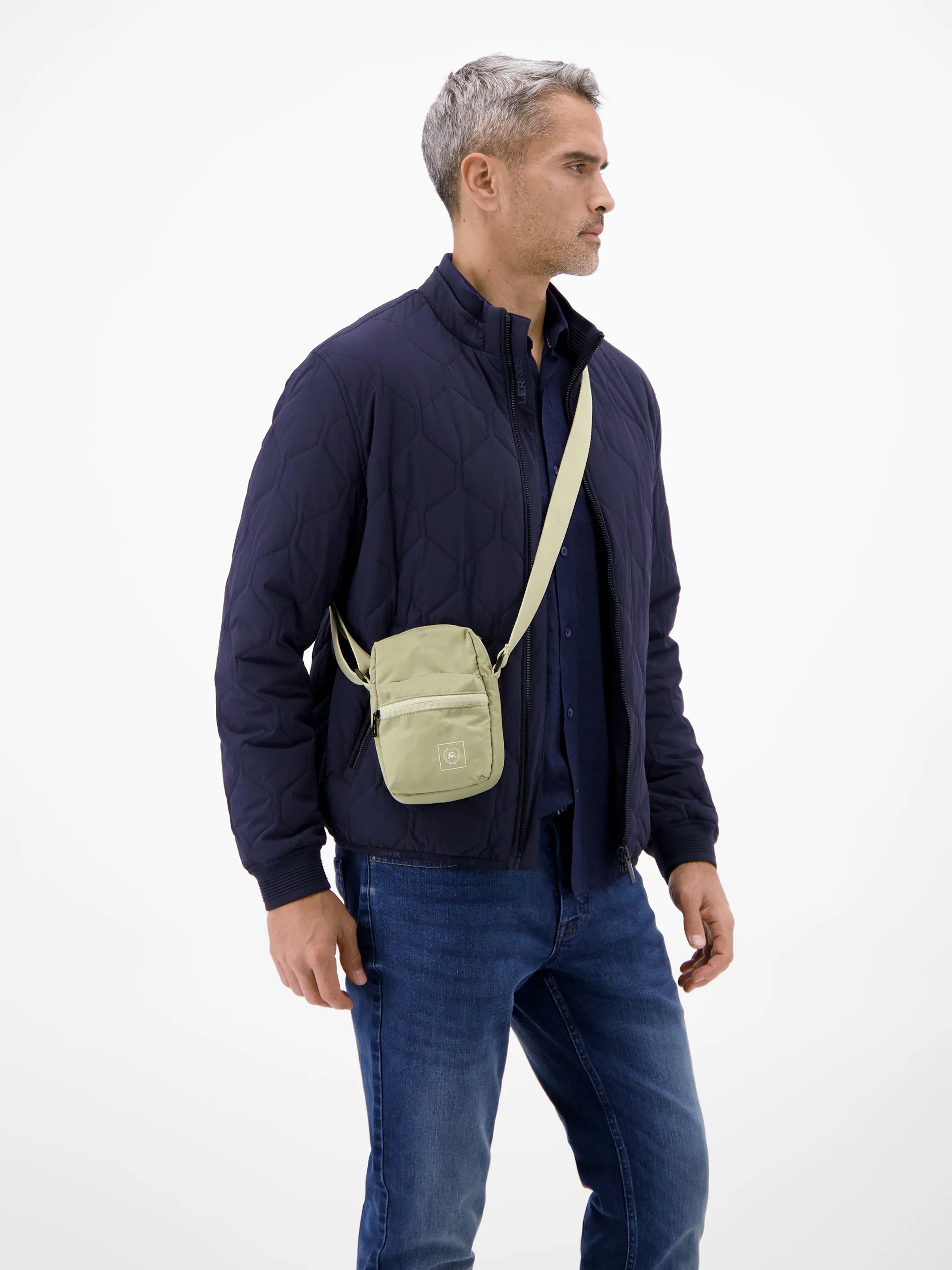 Crossbody Bag in kompakter Größe - Image 4