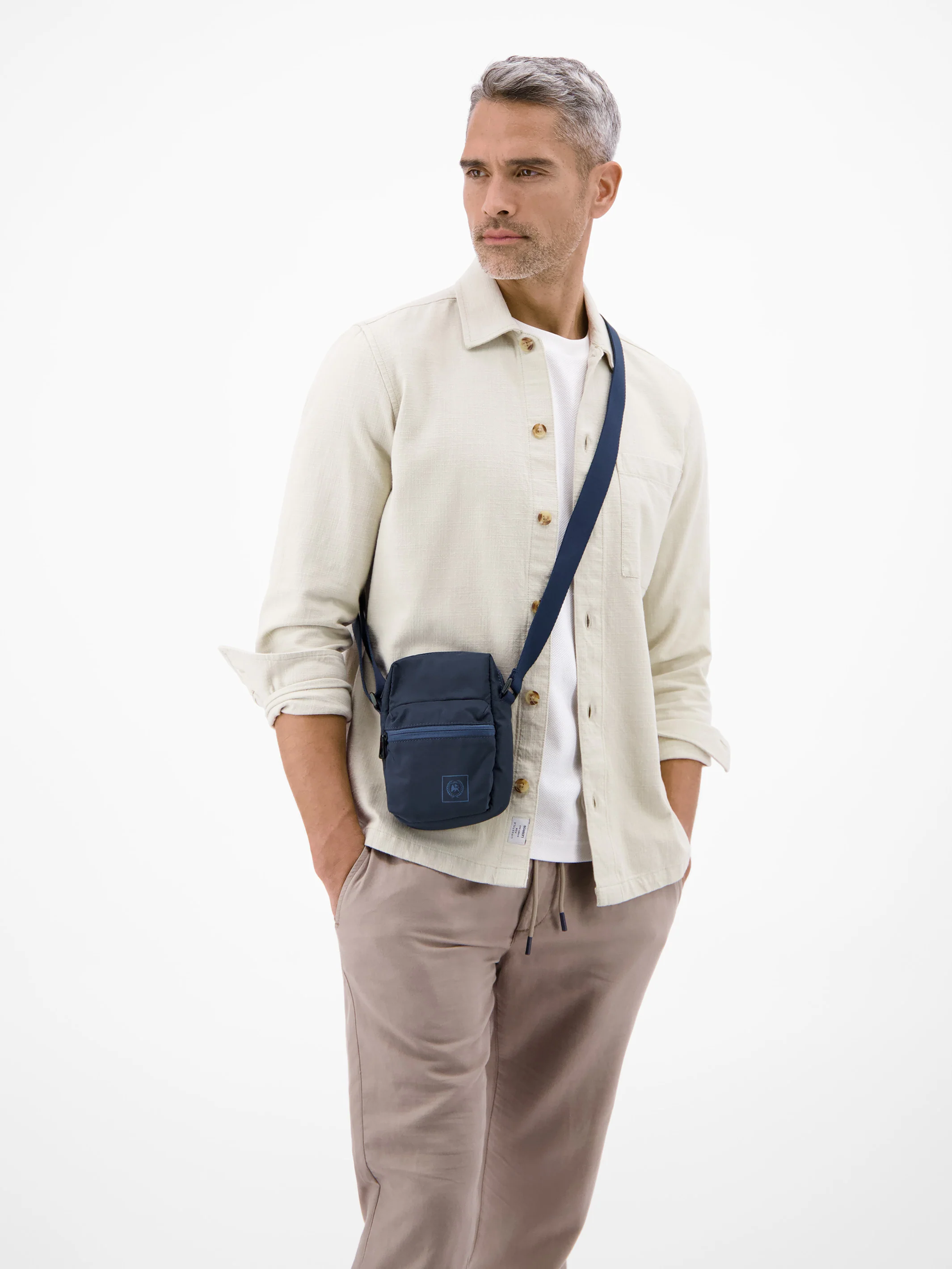 Crossbody Bag in kompakter Größe - Image 8