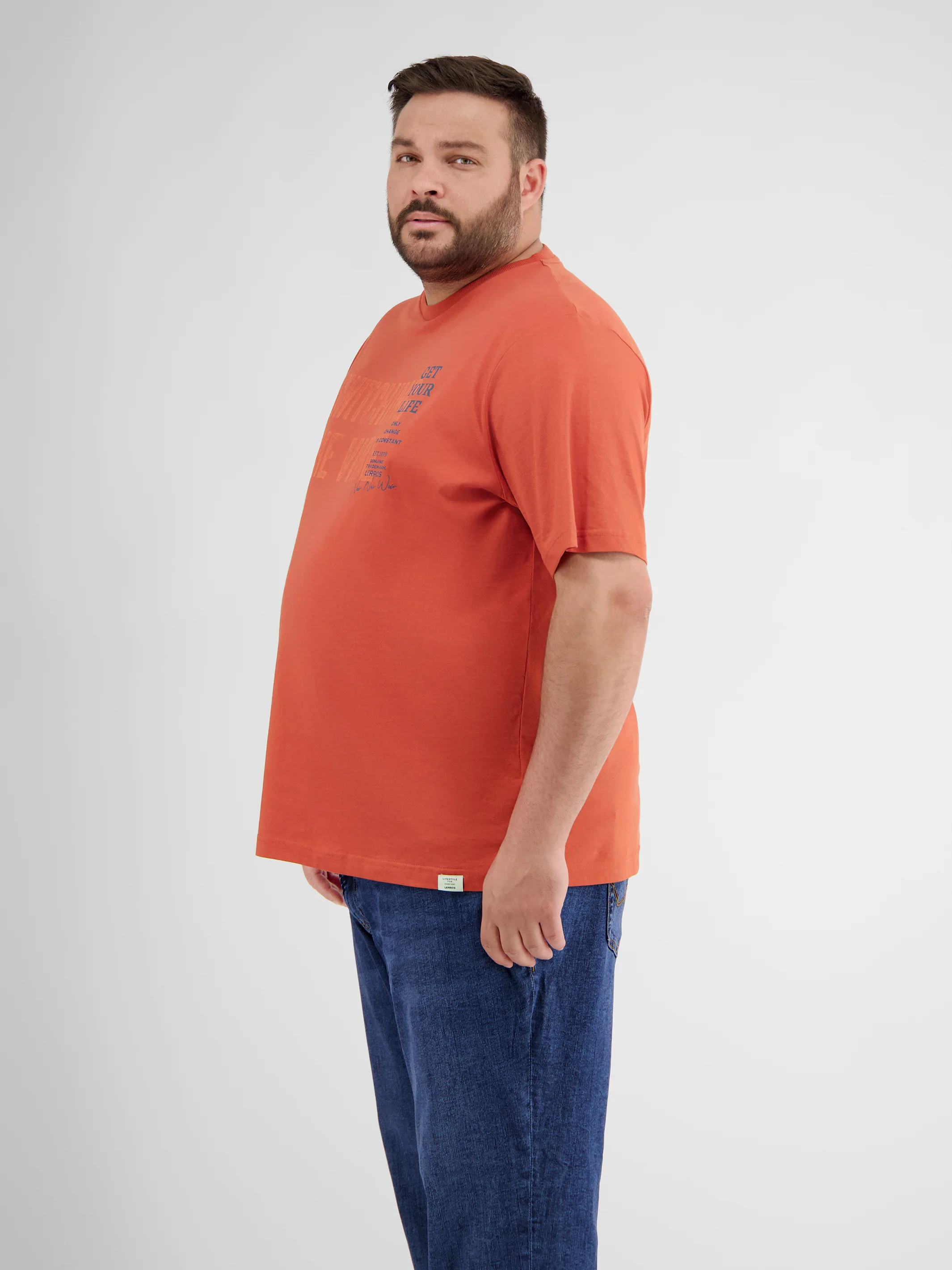 Herren T-Shirt mit Brust-Print - Image 19