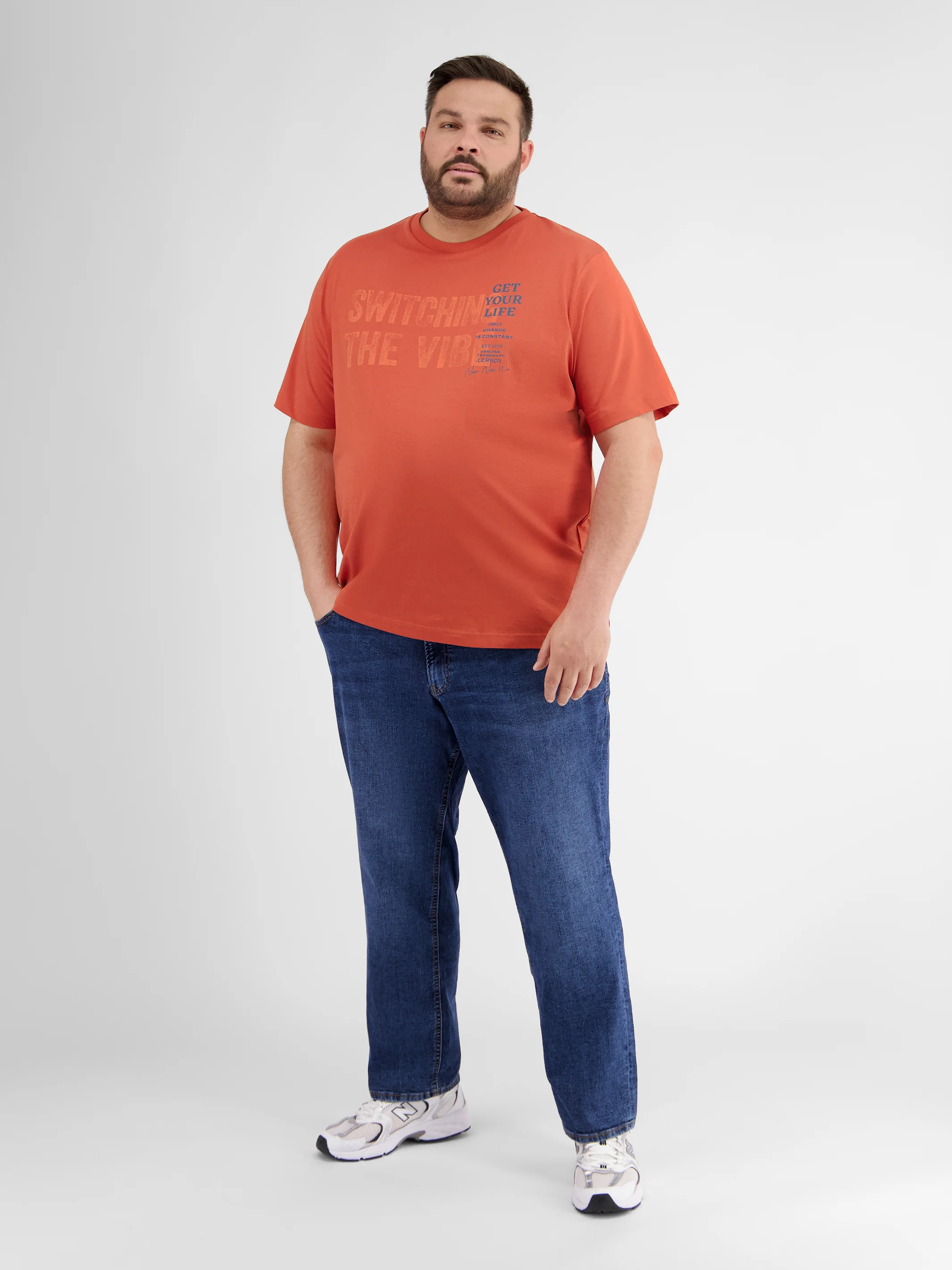 Herren T-Shirt mit Brust-Print - Image 20
