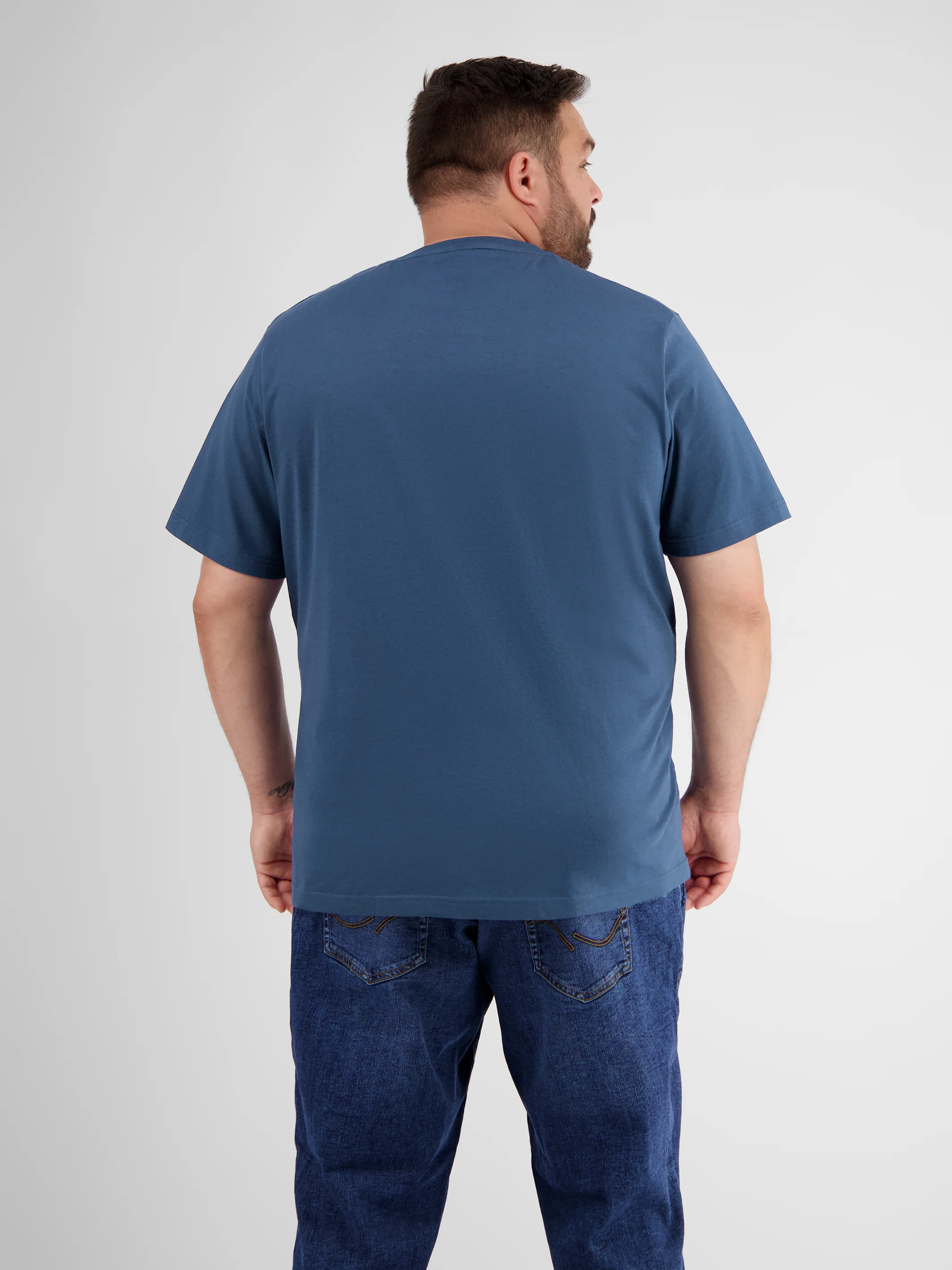 Herren T-Shirt mit Brust-Print - Image 24