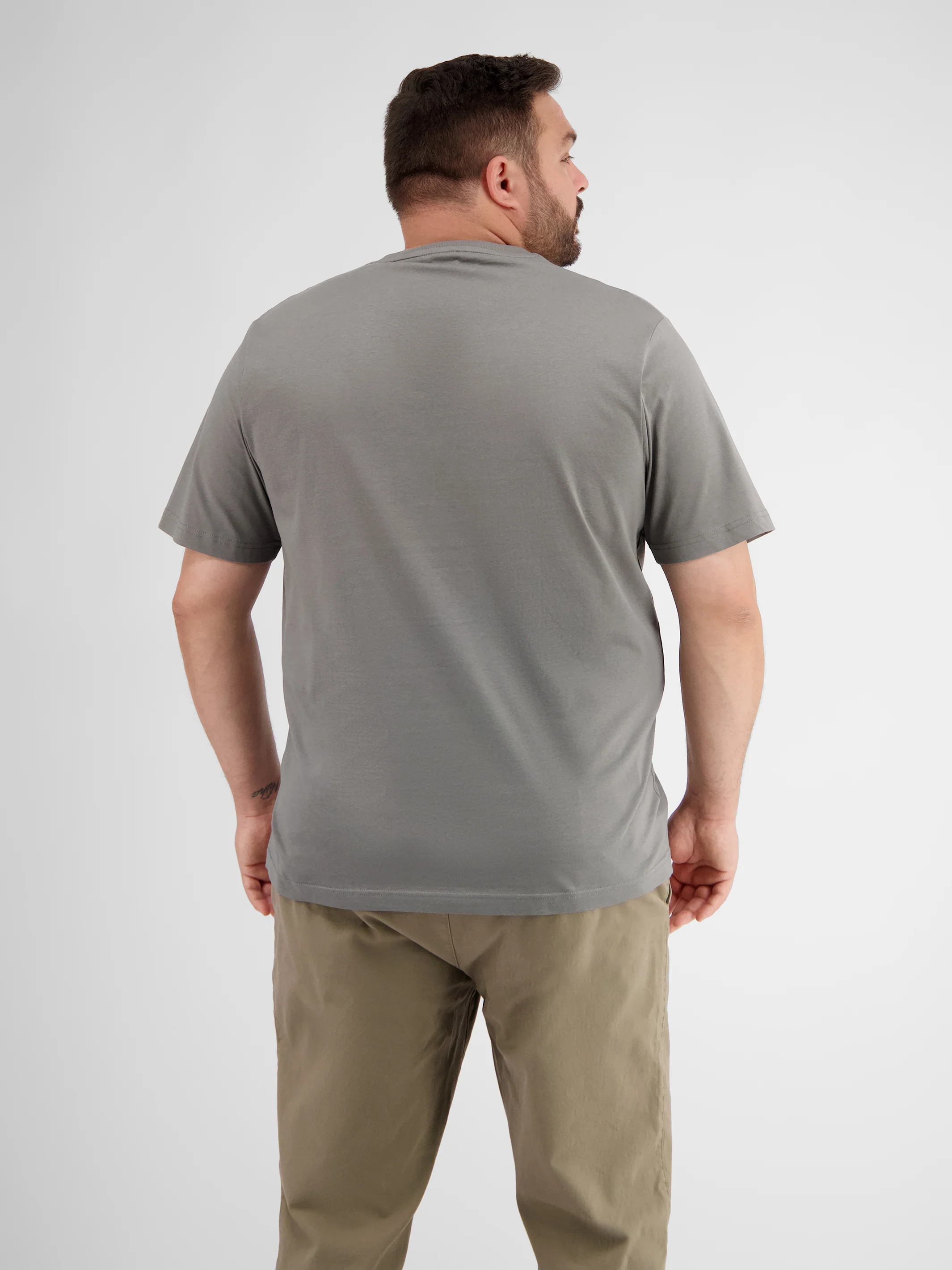 Herren T-Shirt mit Brust-Print - Image 8