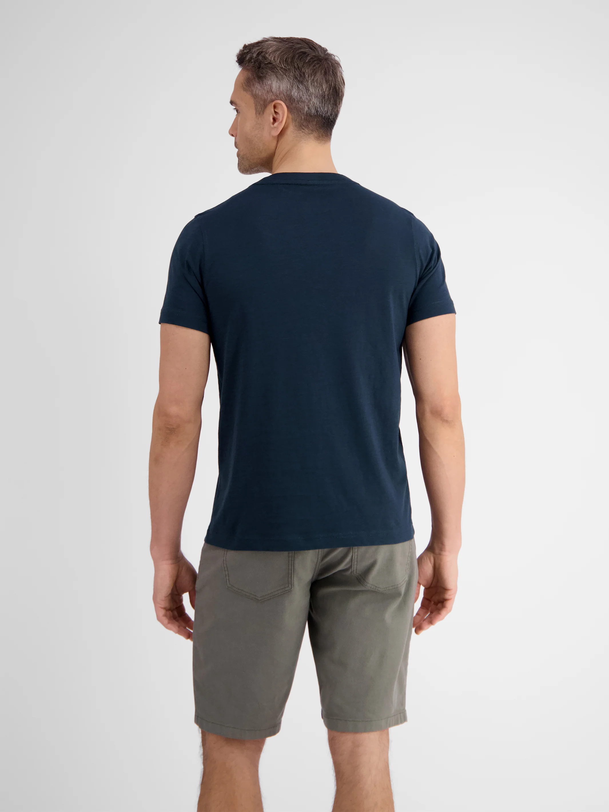 Herren T-Shirt mit Frontprint - Image 8
