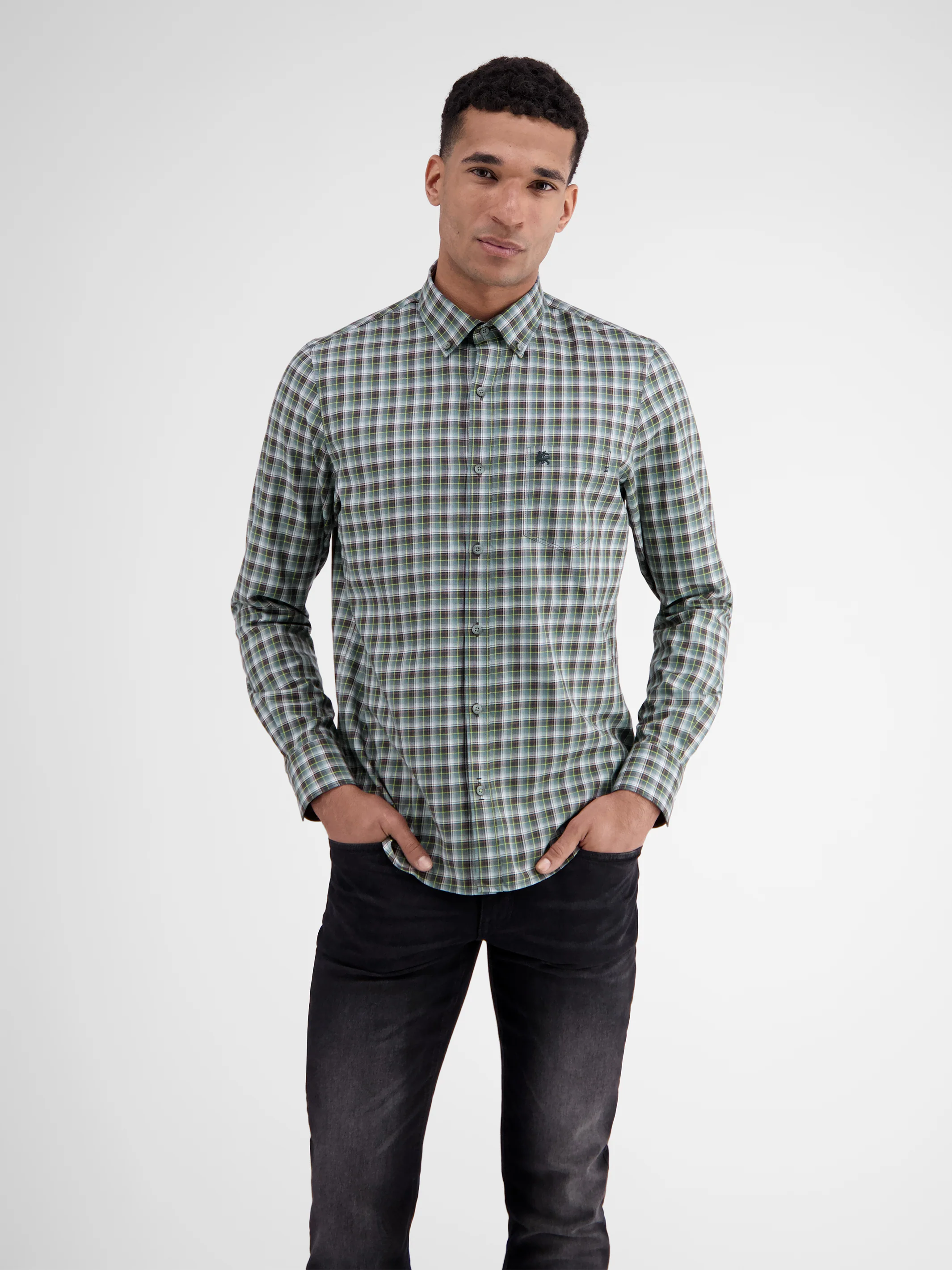 Kariertes Herrenhemd mit Button-down-Kragen - Image 4