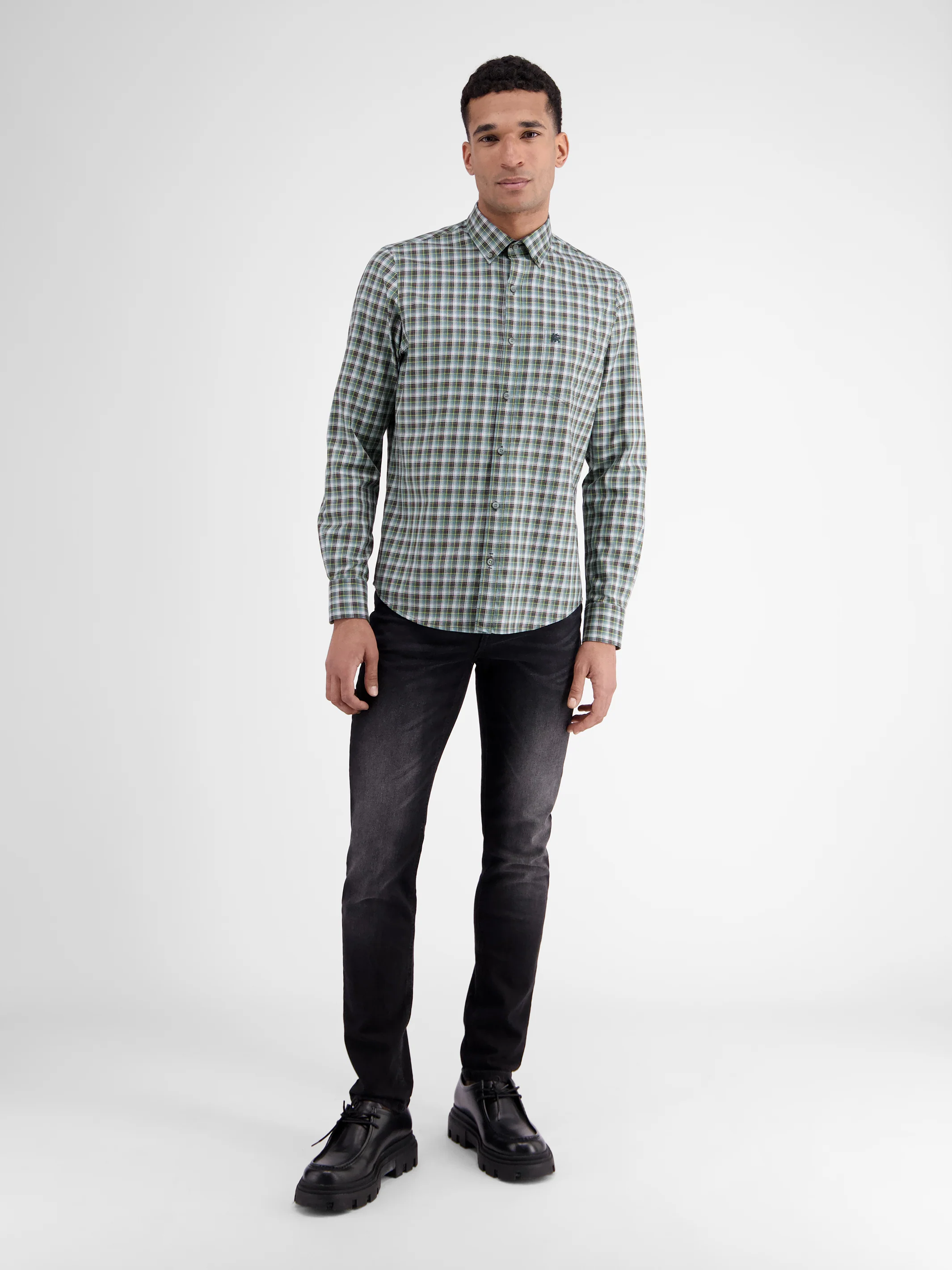 Kariertes Herrenhemd mit Button-down-Kragen - Image 5