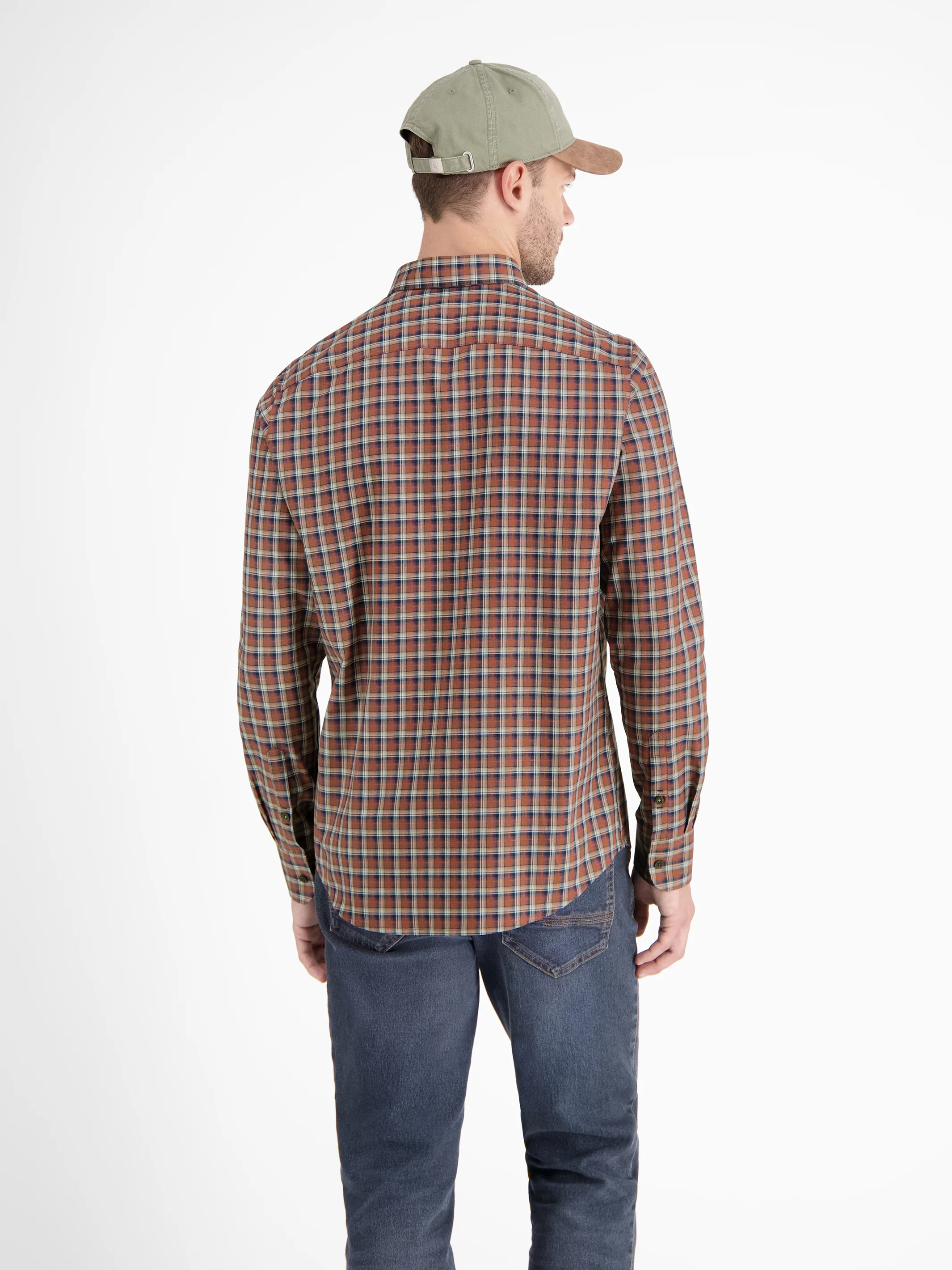 Kariertes Herrenhemd mit Button-down-Kragen - Image 9