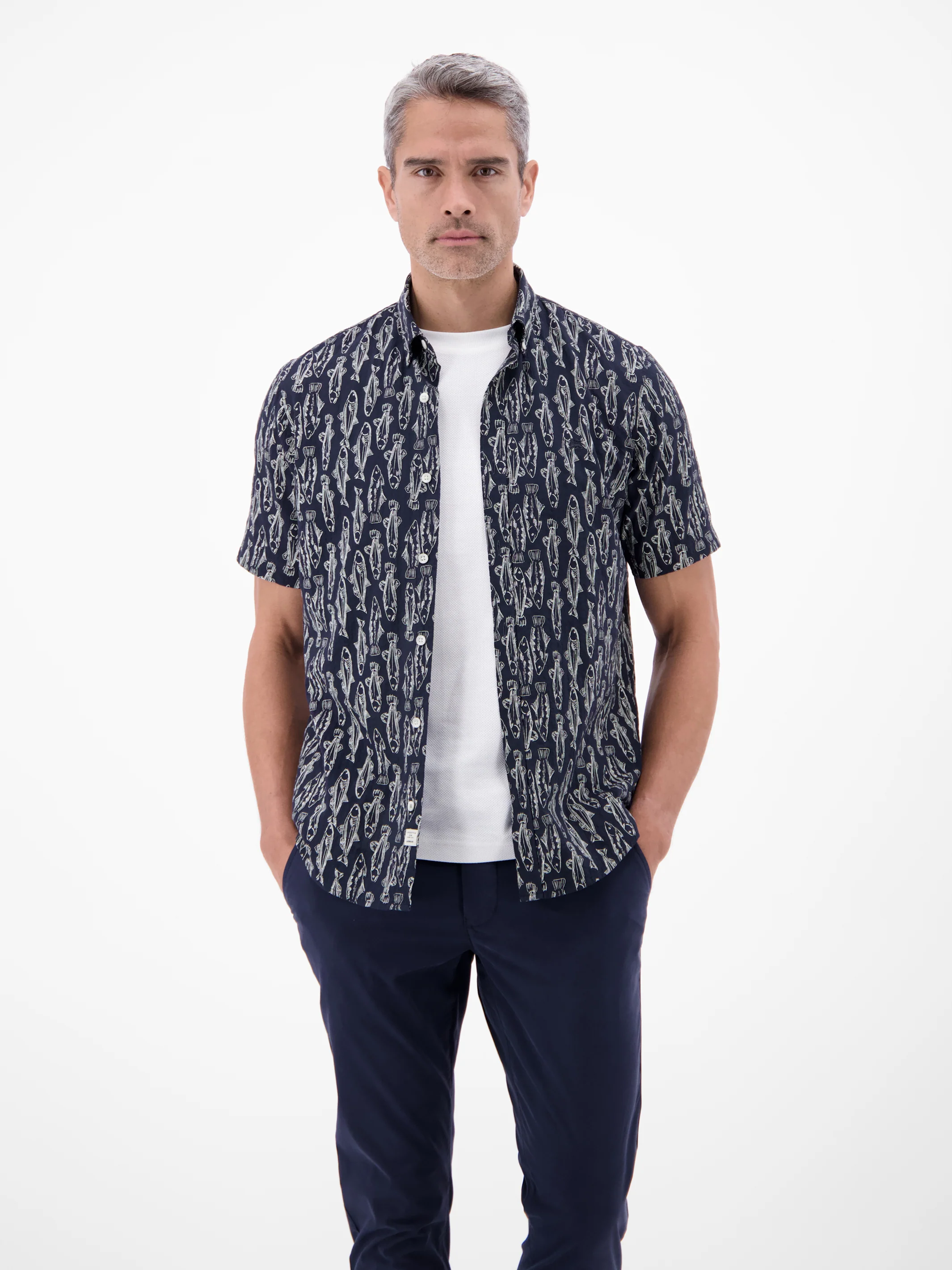 Kurzarmhemd mit marinem All-over-Print - Image 6