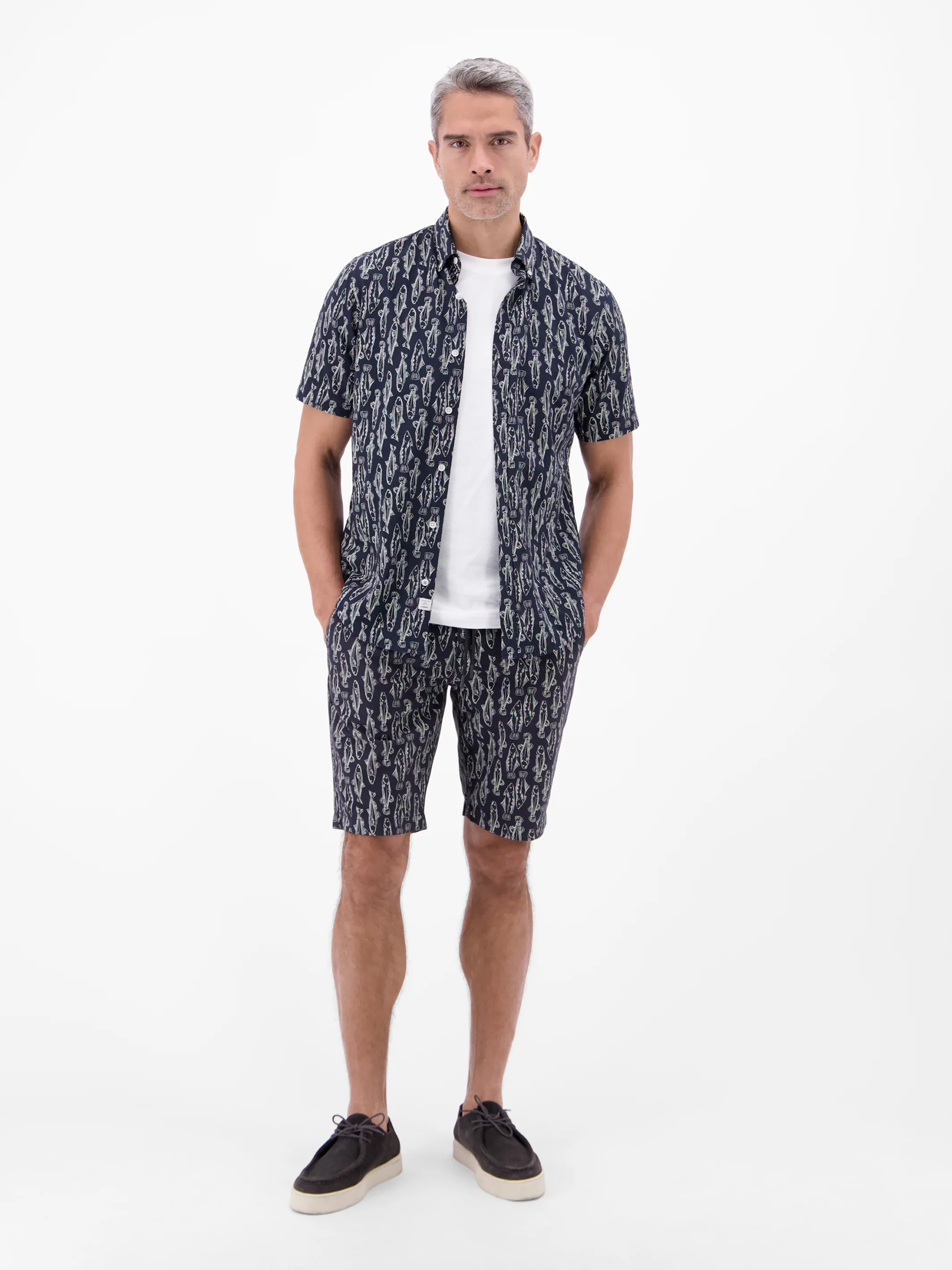 Kurzarmhemd mit marinem All-over-Print - Image 8