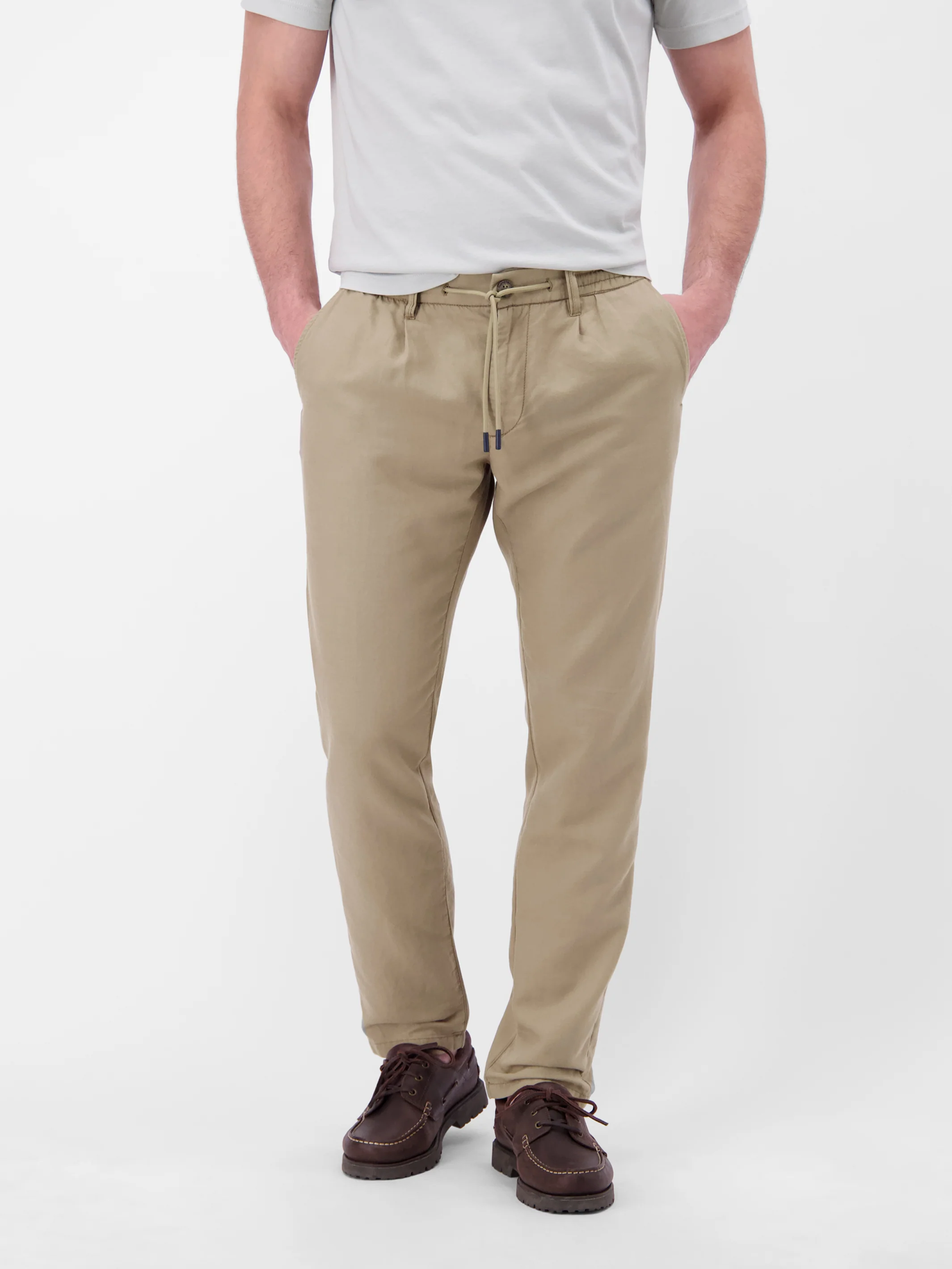 Leichte Chino mit Gürtelschlaufen, Baumwollmix - Image 13