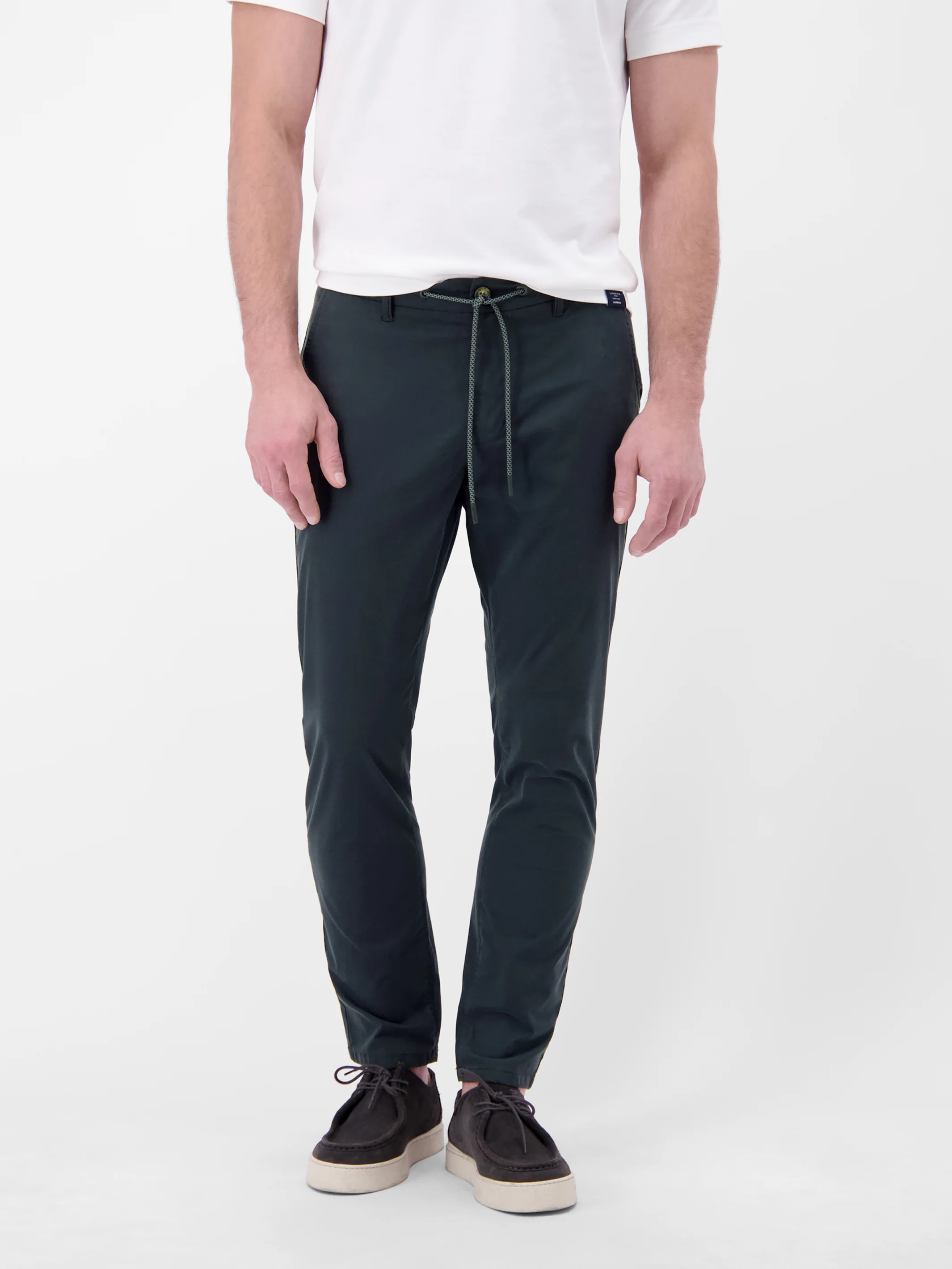 Leichte Chino mit Kordelzug - Image 11