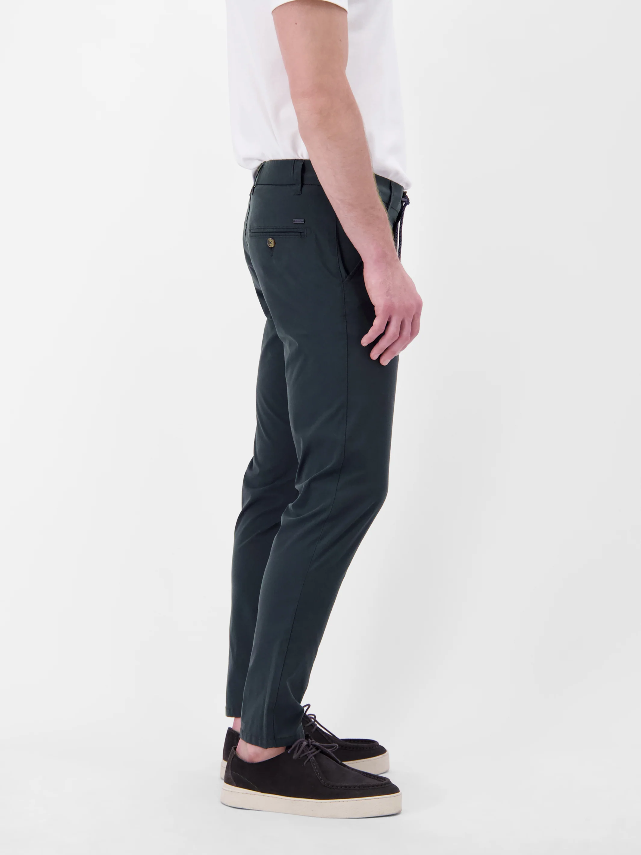 Leichte Chino mit Kordelzug - Image 13