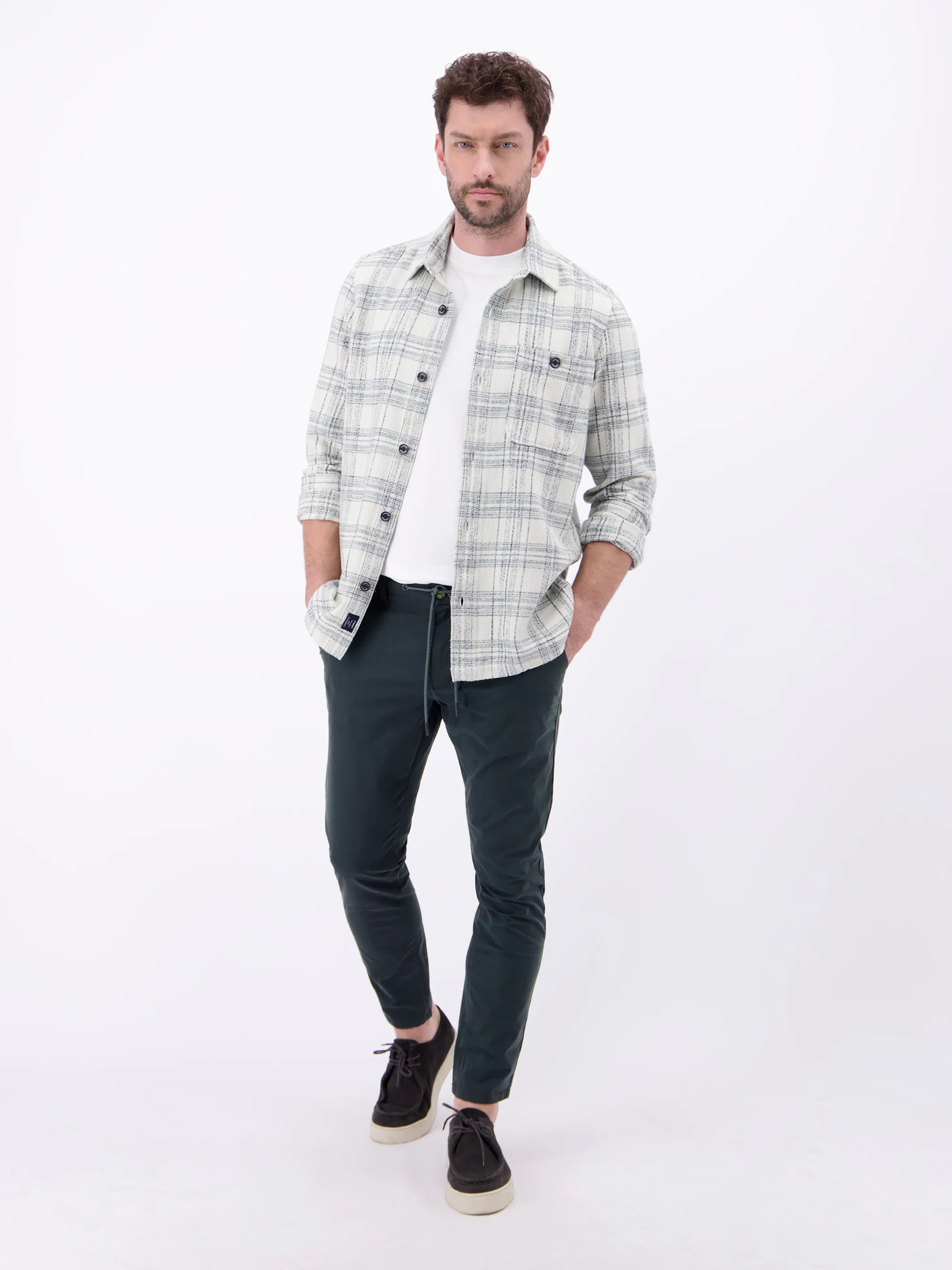 Leichte Chino mit Kordelzug - Image 16