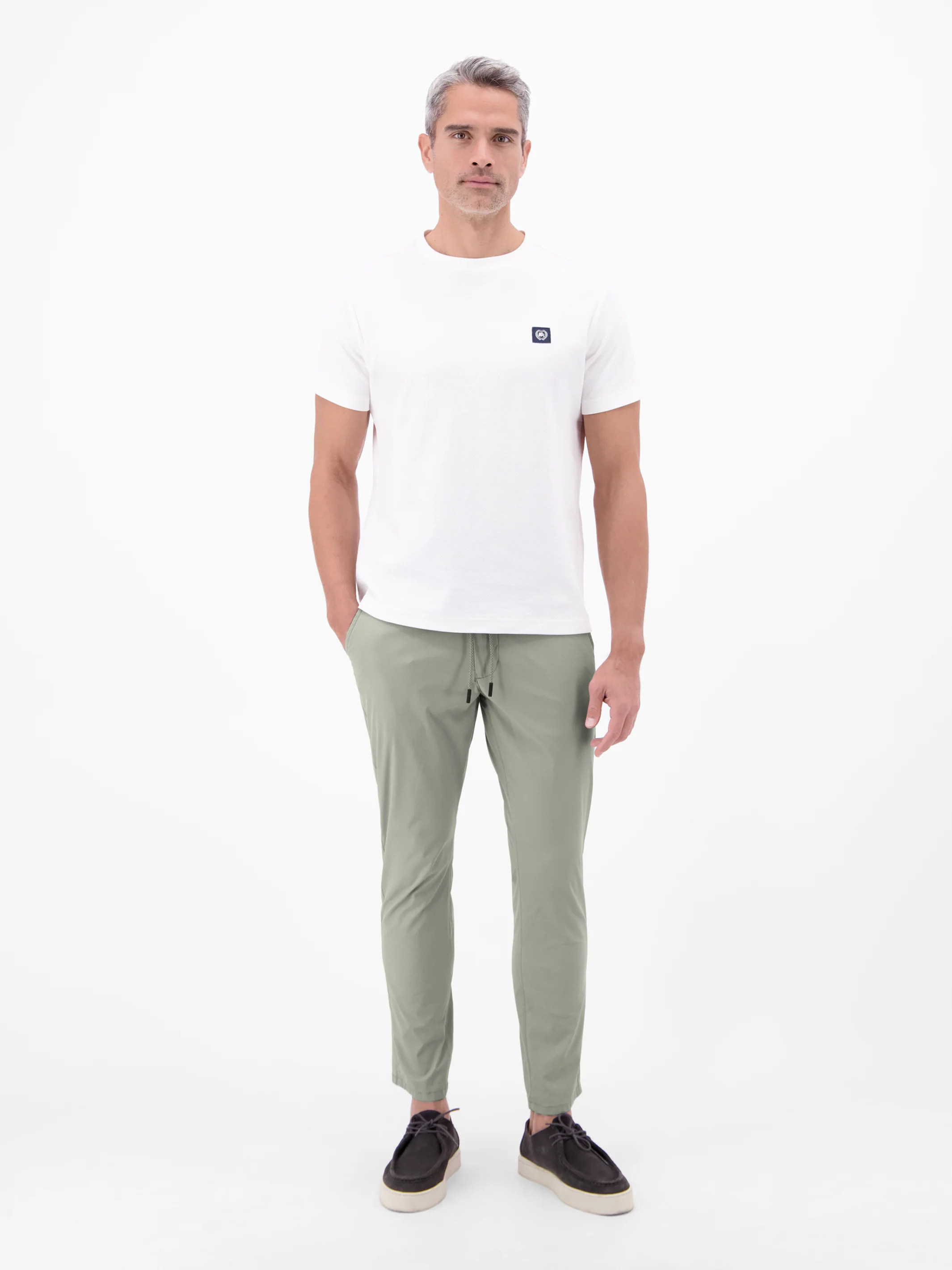 Leichte Chino mit Kordelzug - Image 7