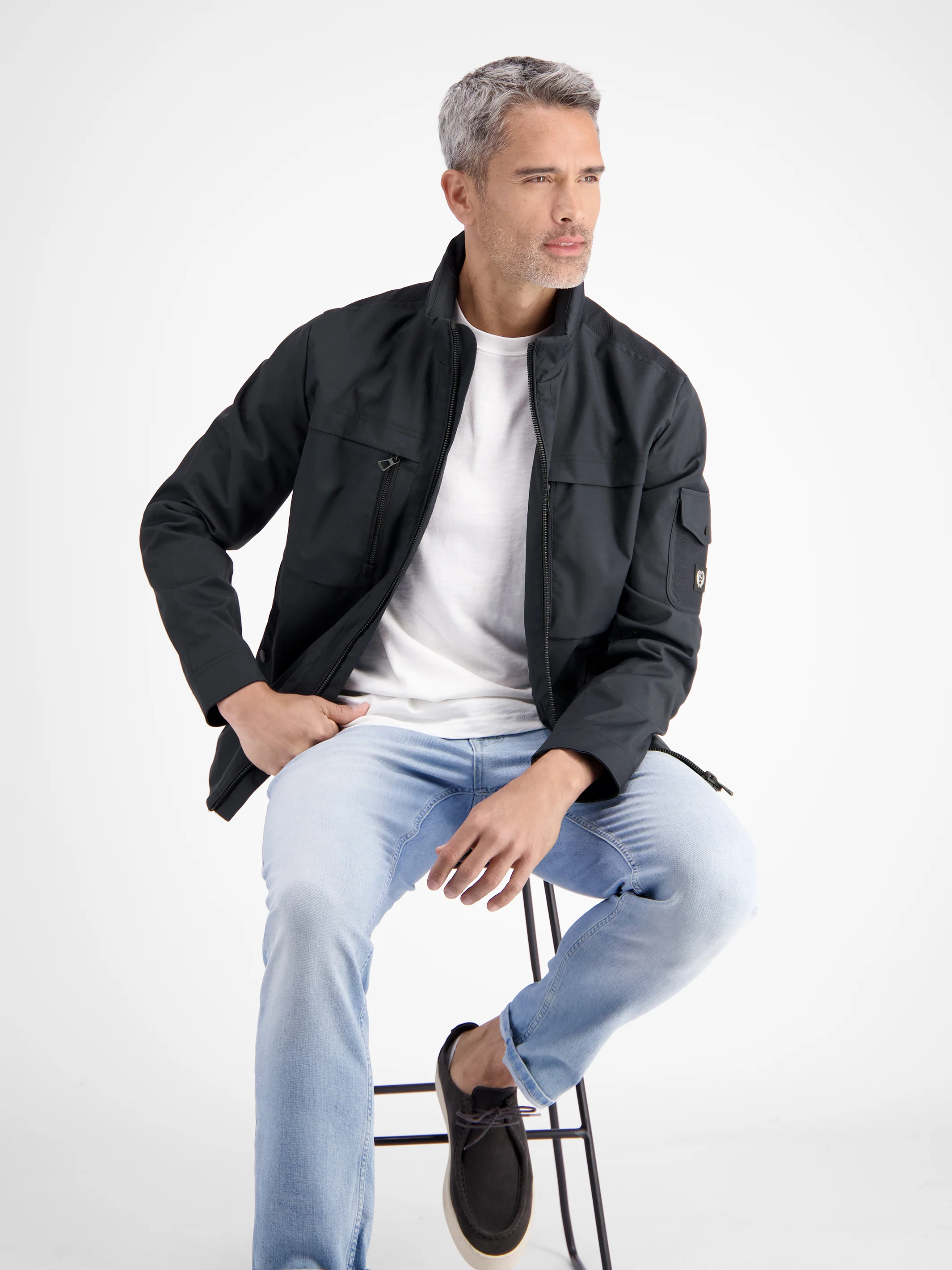 Outdoor-Funktionsjacke in Tech-Shellfabric, atmungsaktiv, wasser- und windabweisend - Image 12