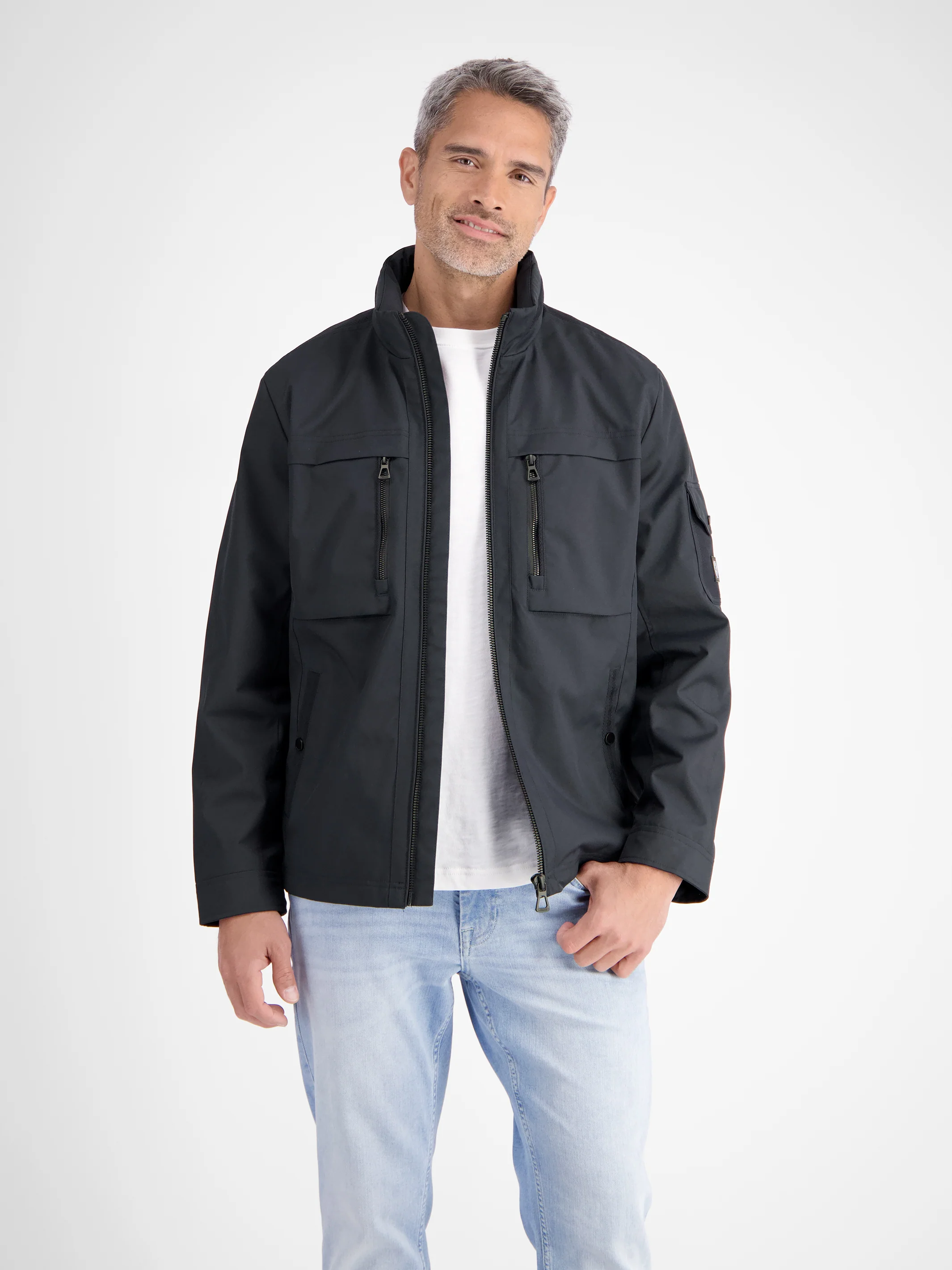 Outdoor-Funktionsjacke in Tech-Shellfabric, atmungsaktiv, wasser- und windabweisend - Image 16