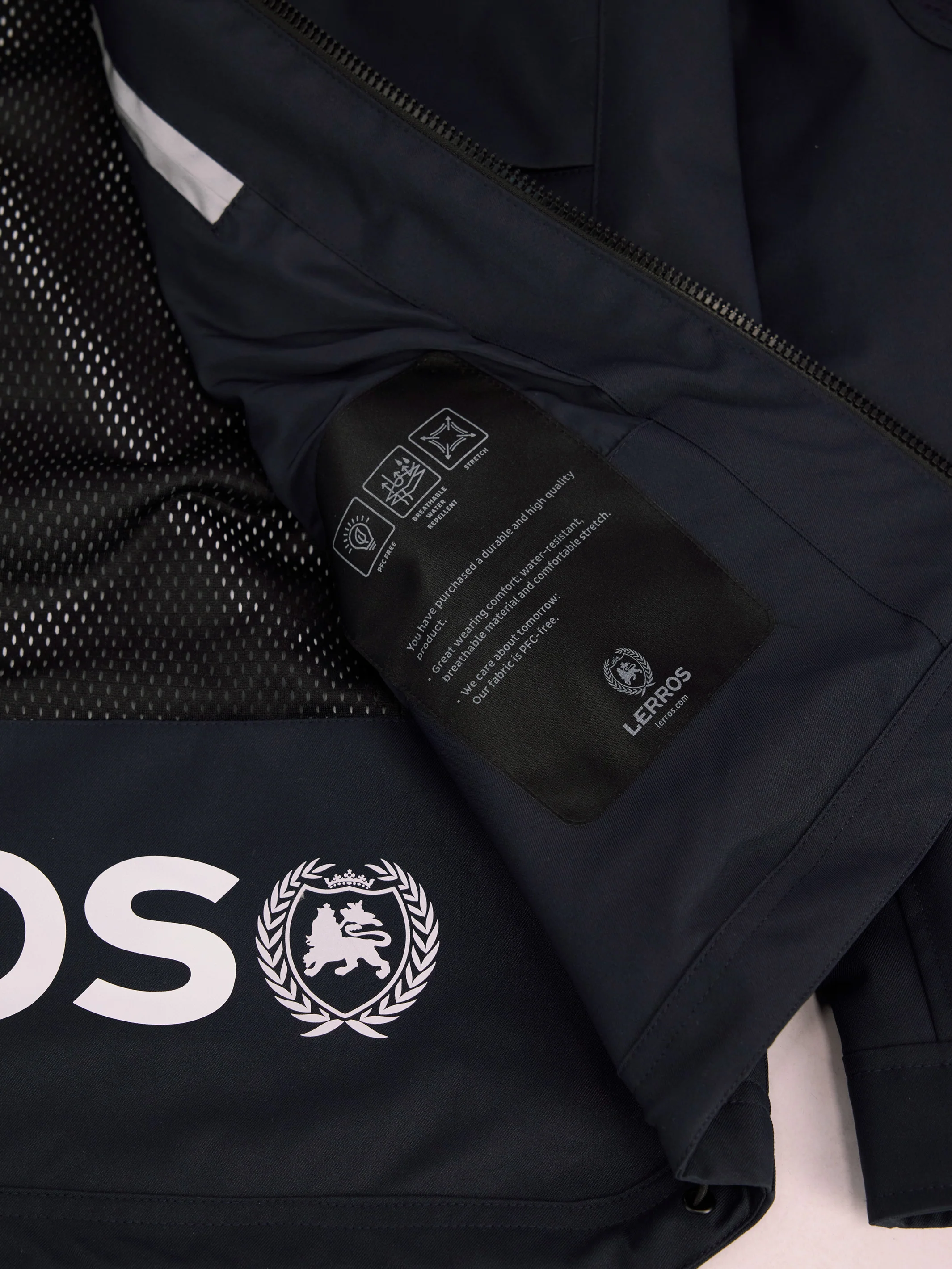 Outdoor-Funktionsjacke in Tech-Shellfabric, atmungsaktiv, wasser- und windabweisend - Image 21