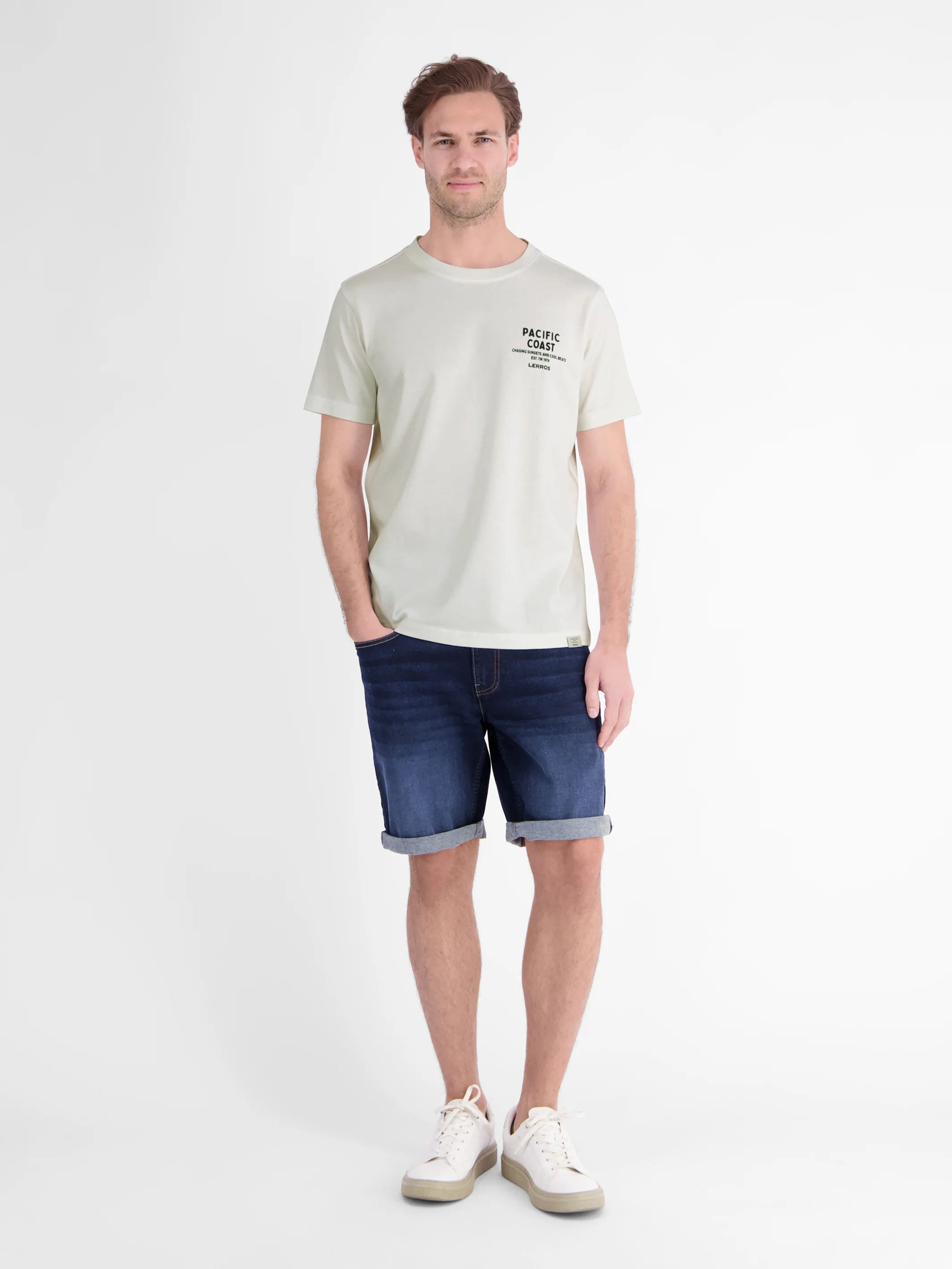 Sportliches T-Shirt aus Baumwolle mit Brust- und Rückenprint - Image 13