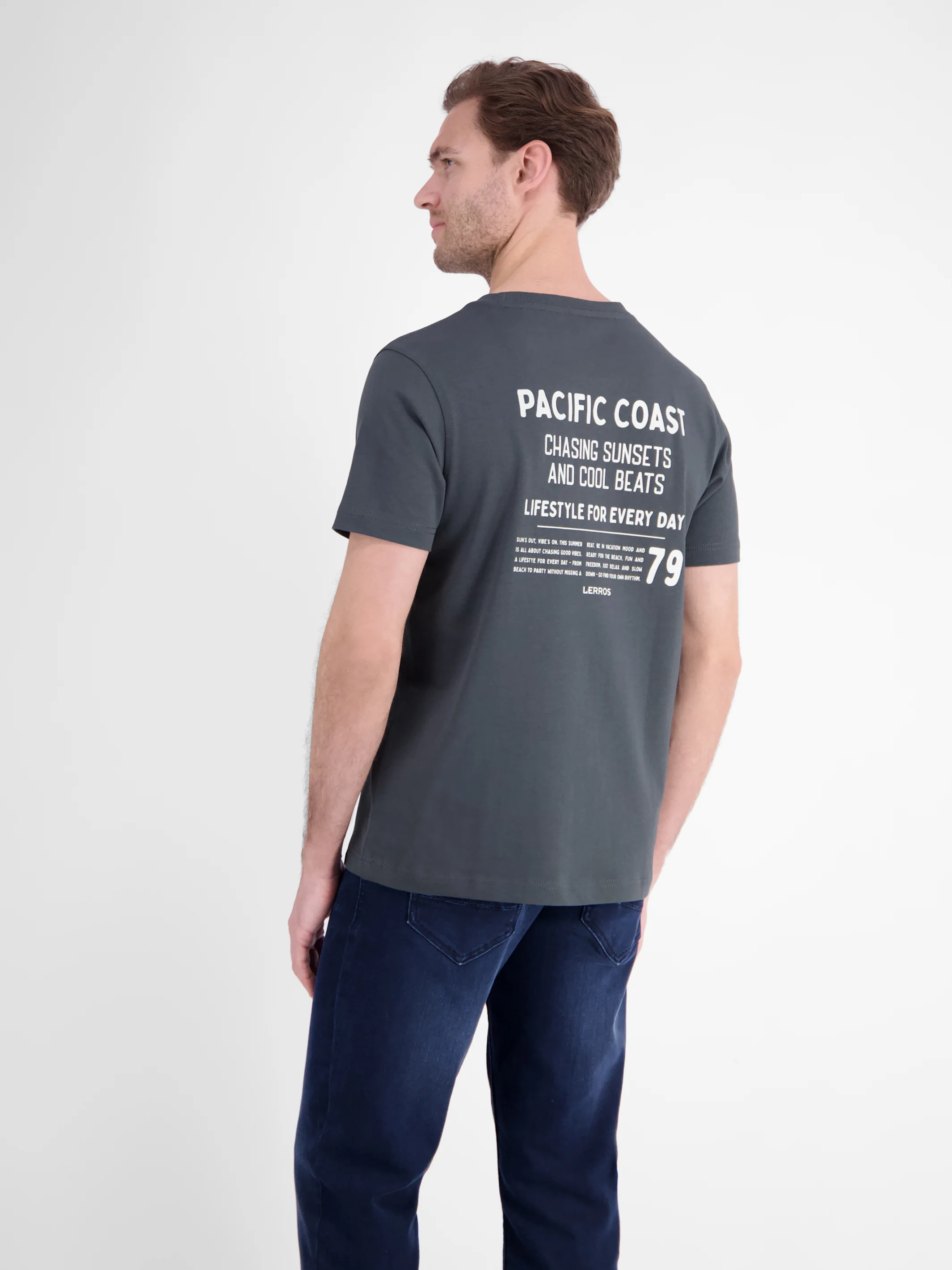 Sportliches T-Shirt aus Baumwolle mit Brust- und Rückenprint - Image 5