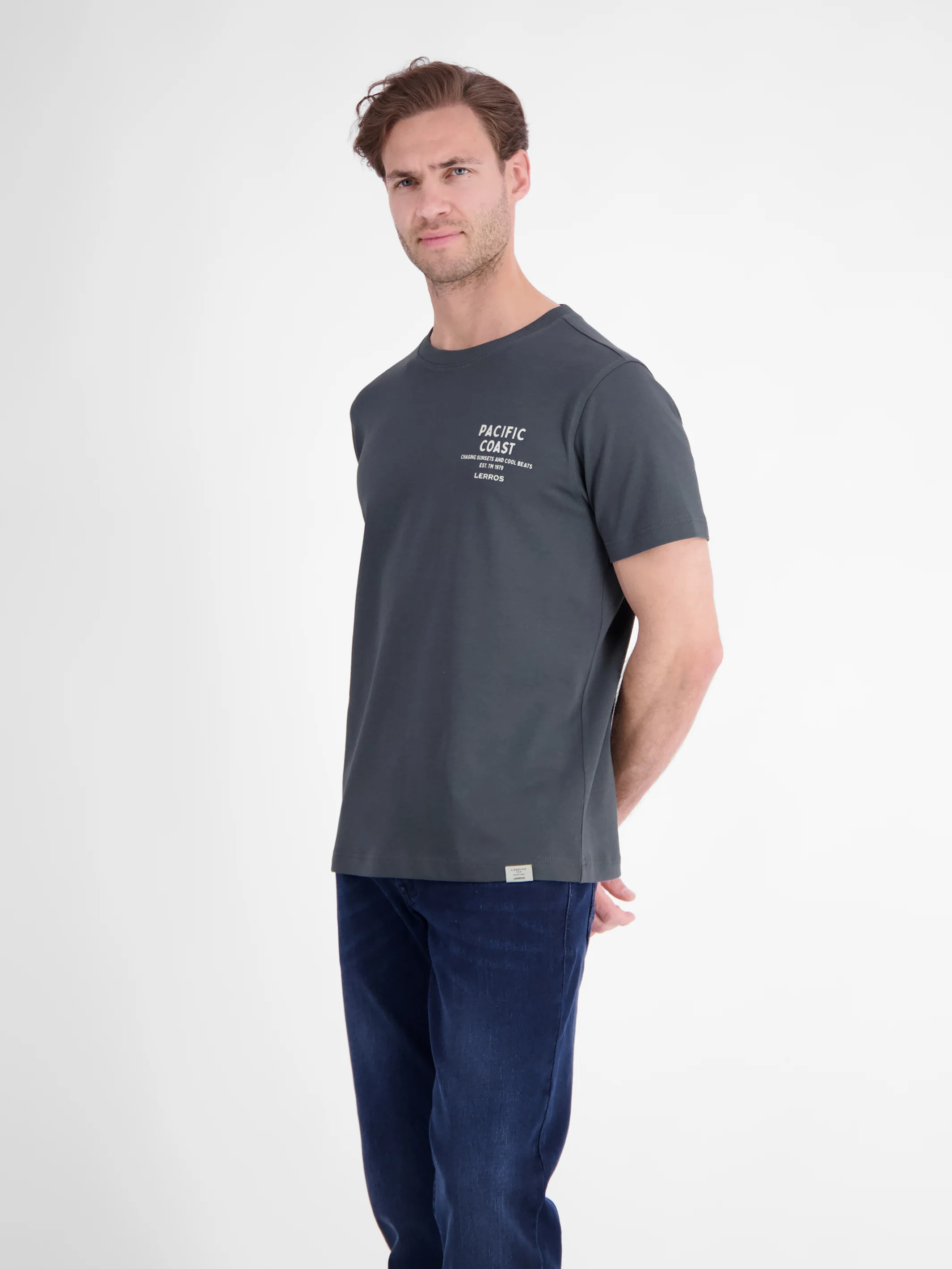 Sportliches T-Shirt aus Baumwolle mit Brust- und Rückenprint - Image 6
