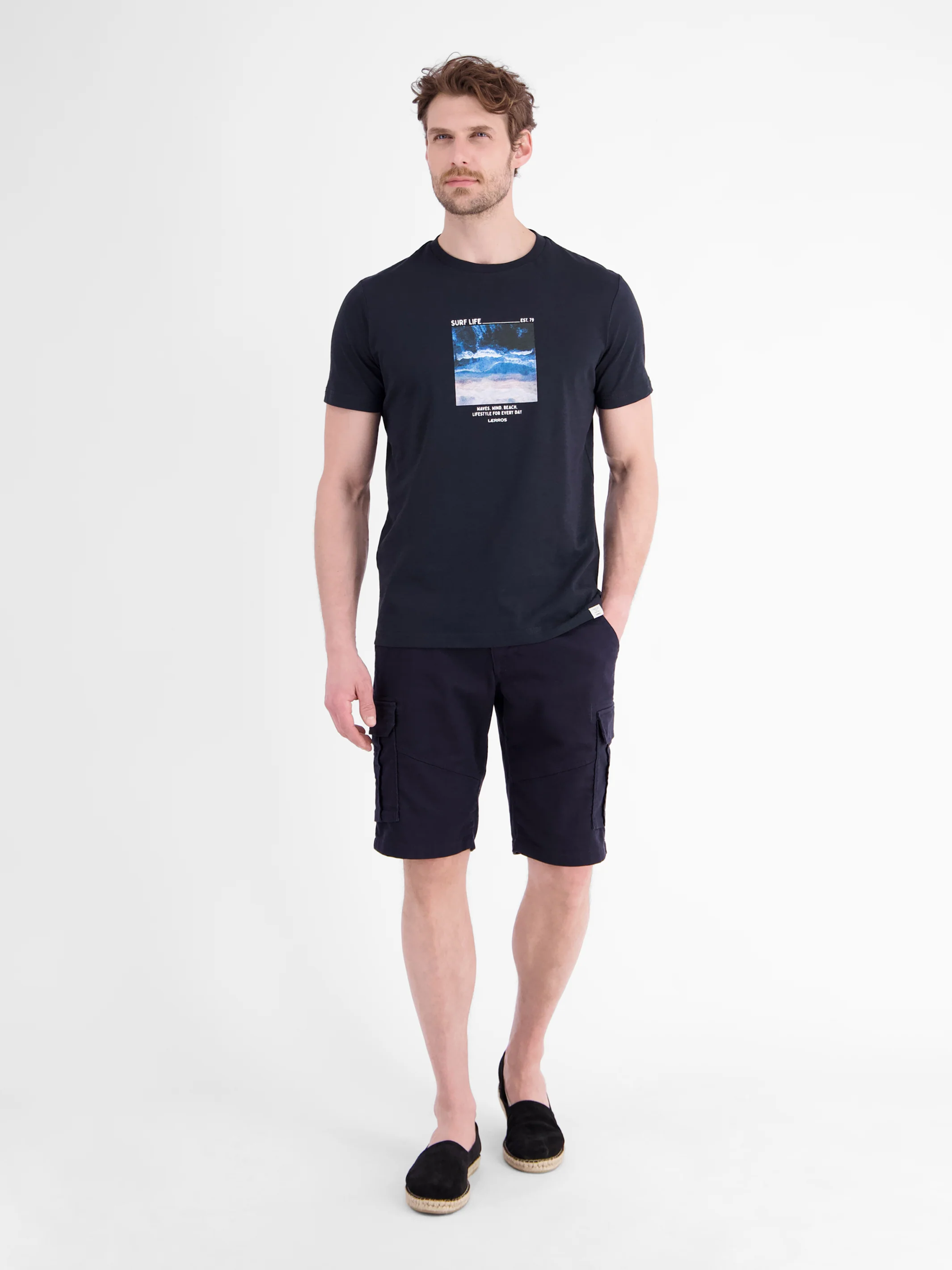 Sportliches T-Shirt mit Surfer-Motiv-Print, reine Baumwolle - Image 14