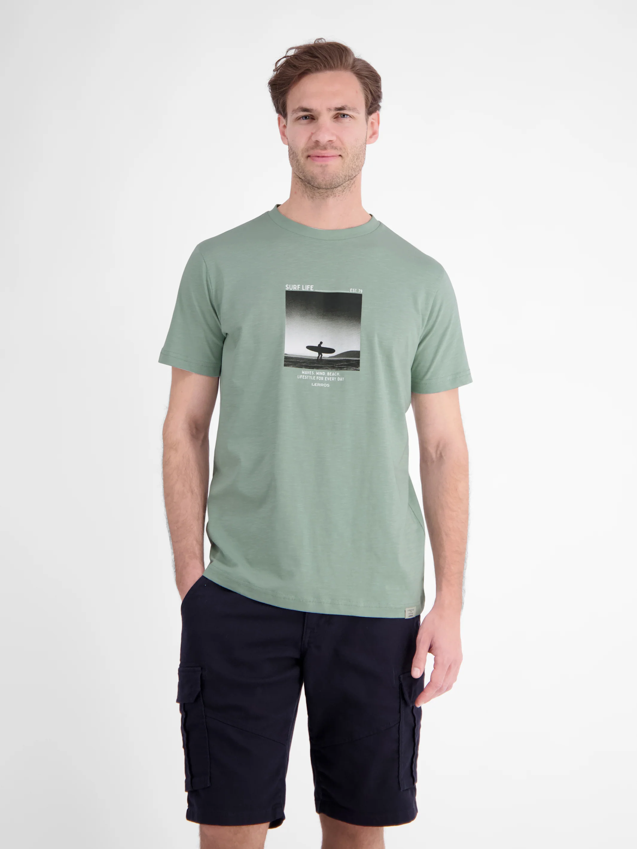 Sportliches T-Shirt mit Surfer-Motiv-Print, reine Baumwolle - Image 17