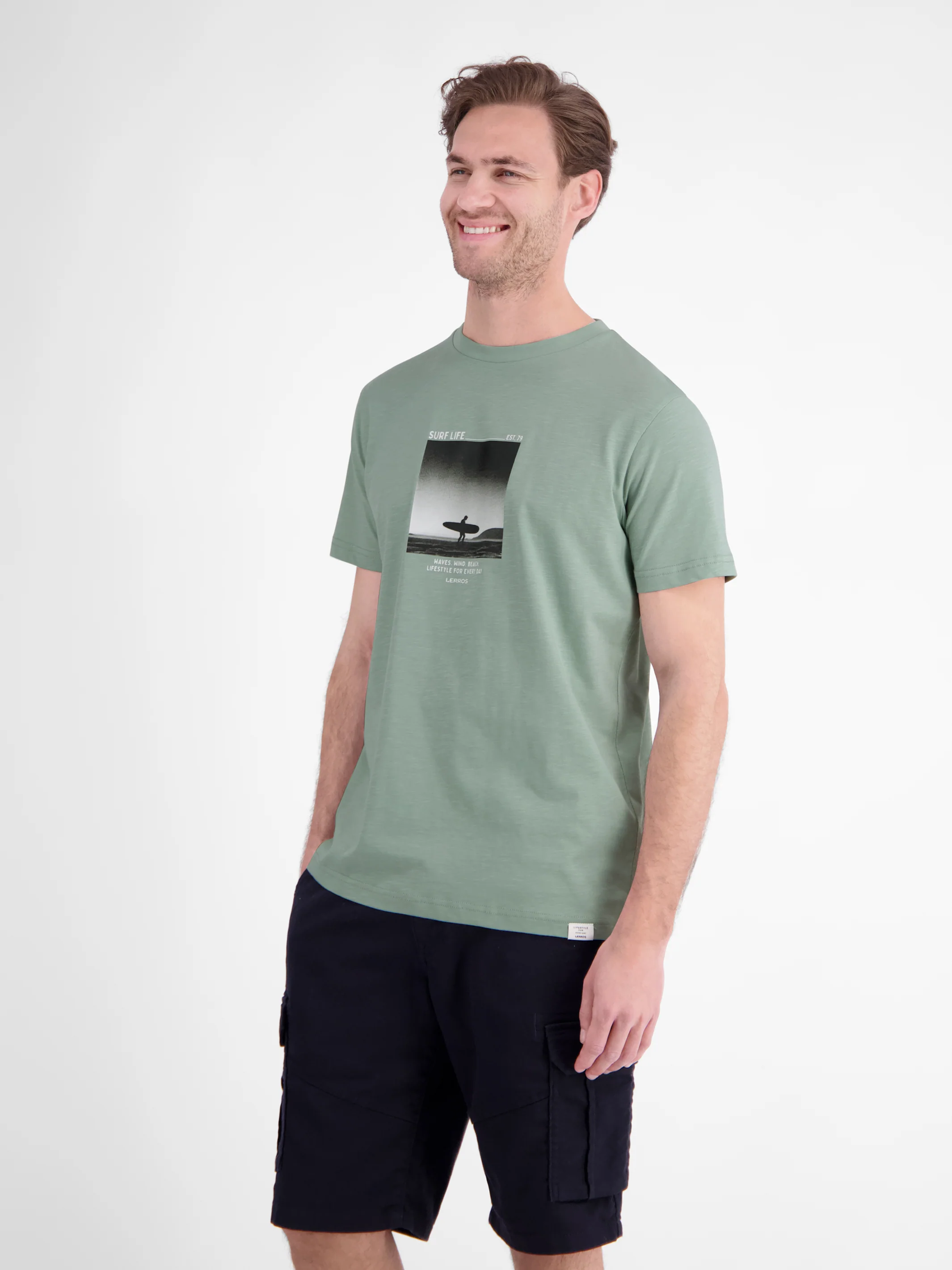 Sportliches T-Shirt mit Surfer-Motiv-Print, reine Baumwolle - Image 19