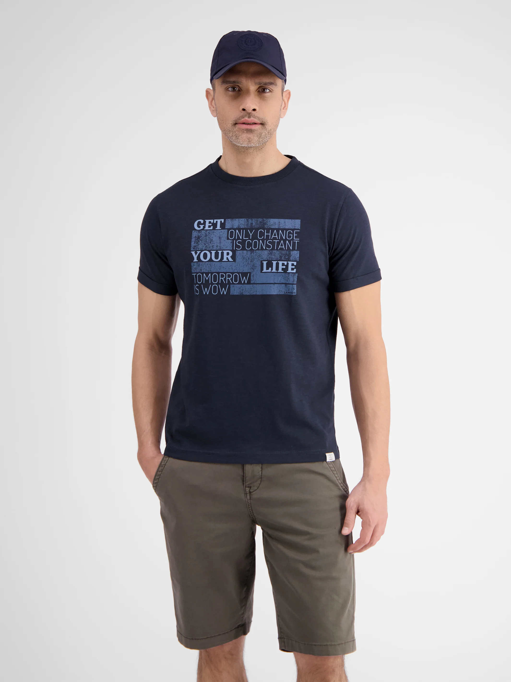 T-Shirt mit modischem Print - Image 13