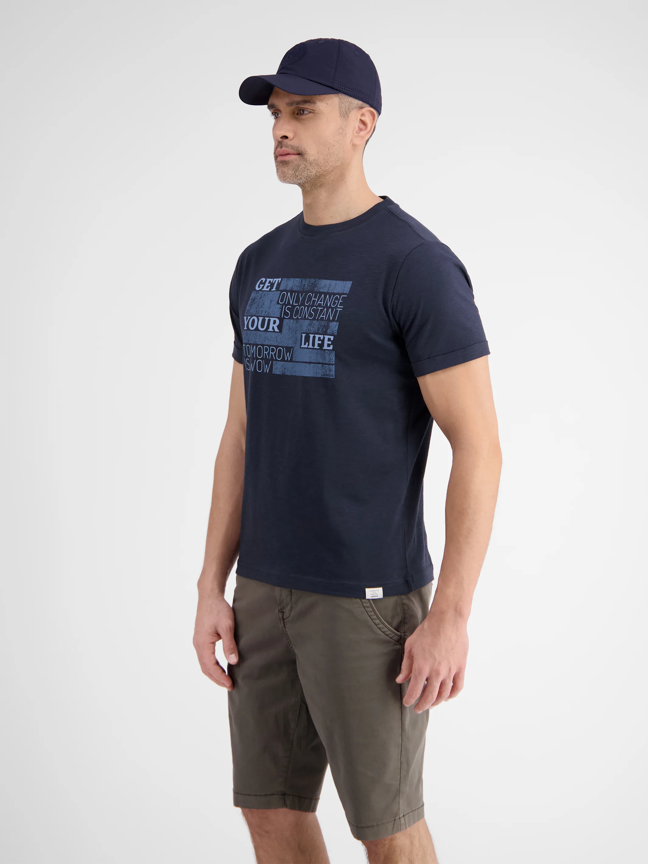 T-Shirt mit modischem Print - Image 15