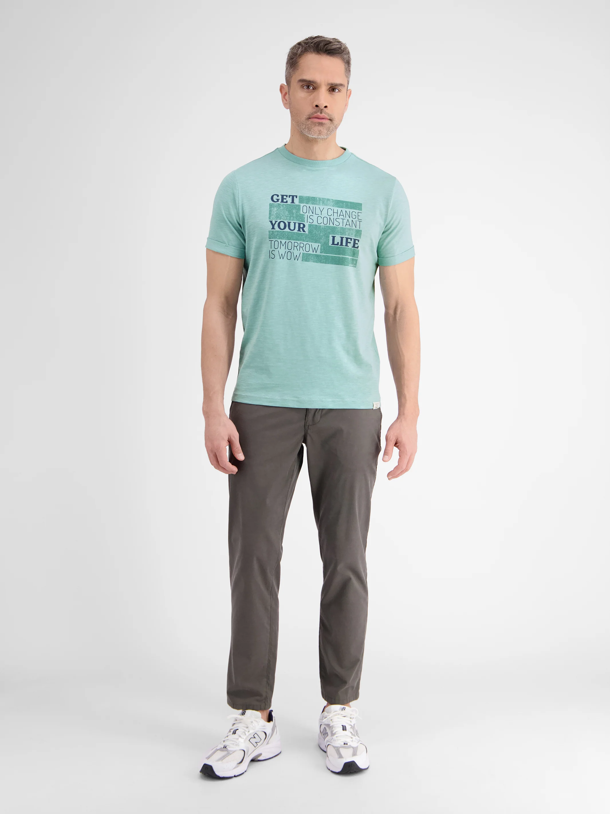 T-Shirt mit modischem Print - Image 22