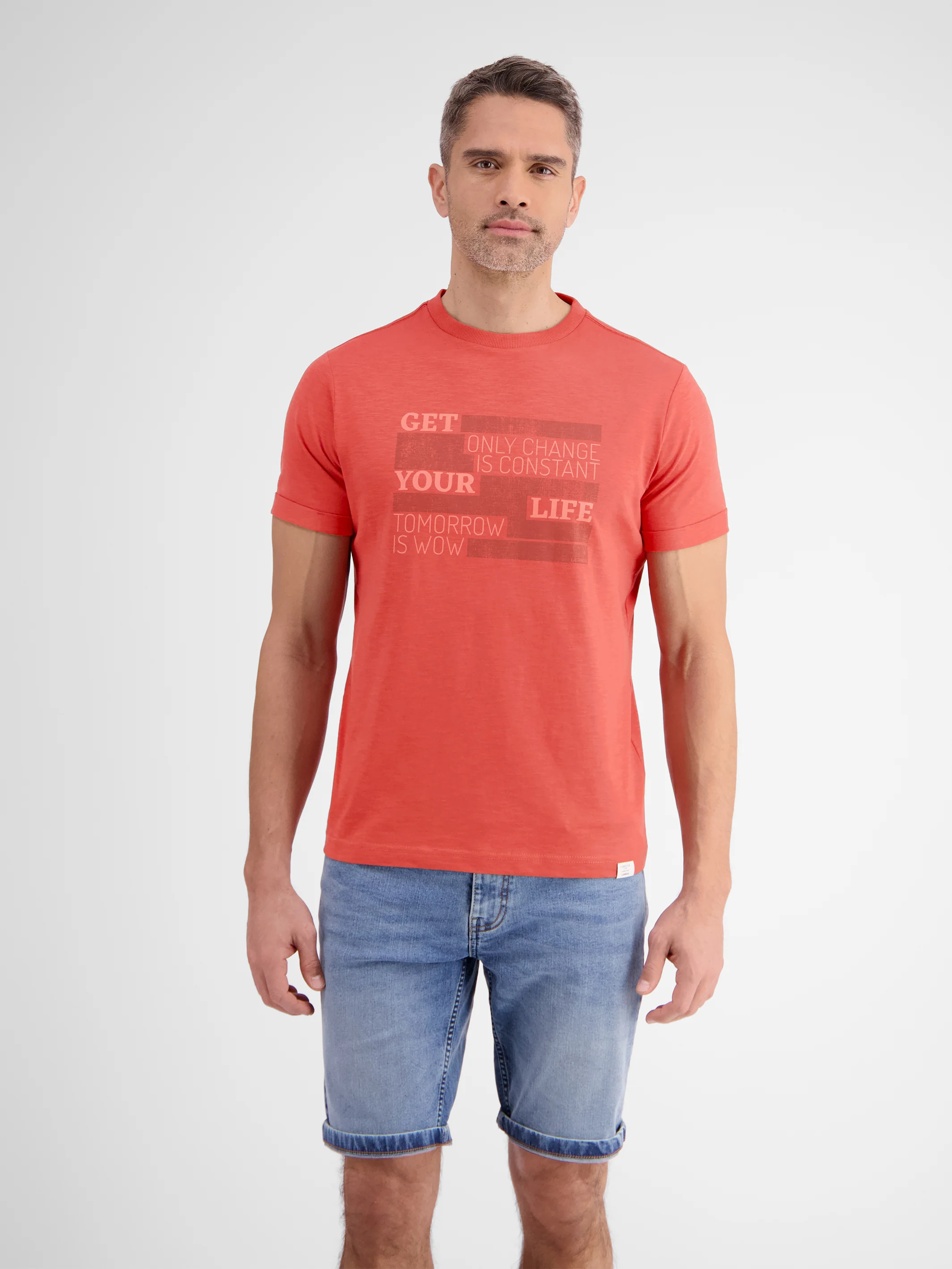 T-Shirt mit modischem Print - Image 25