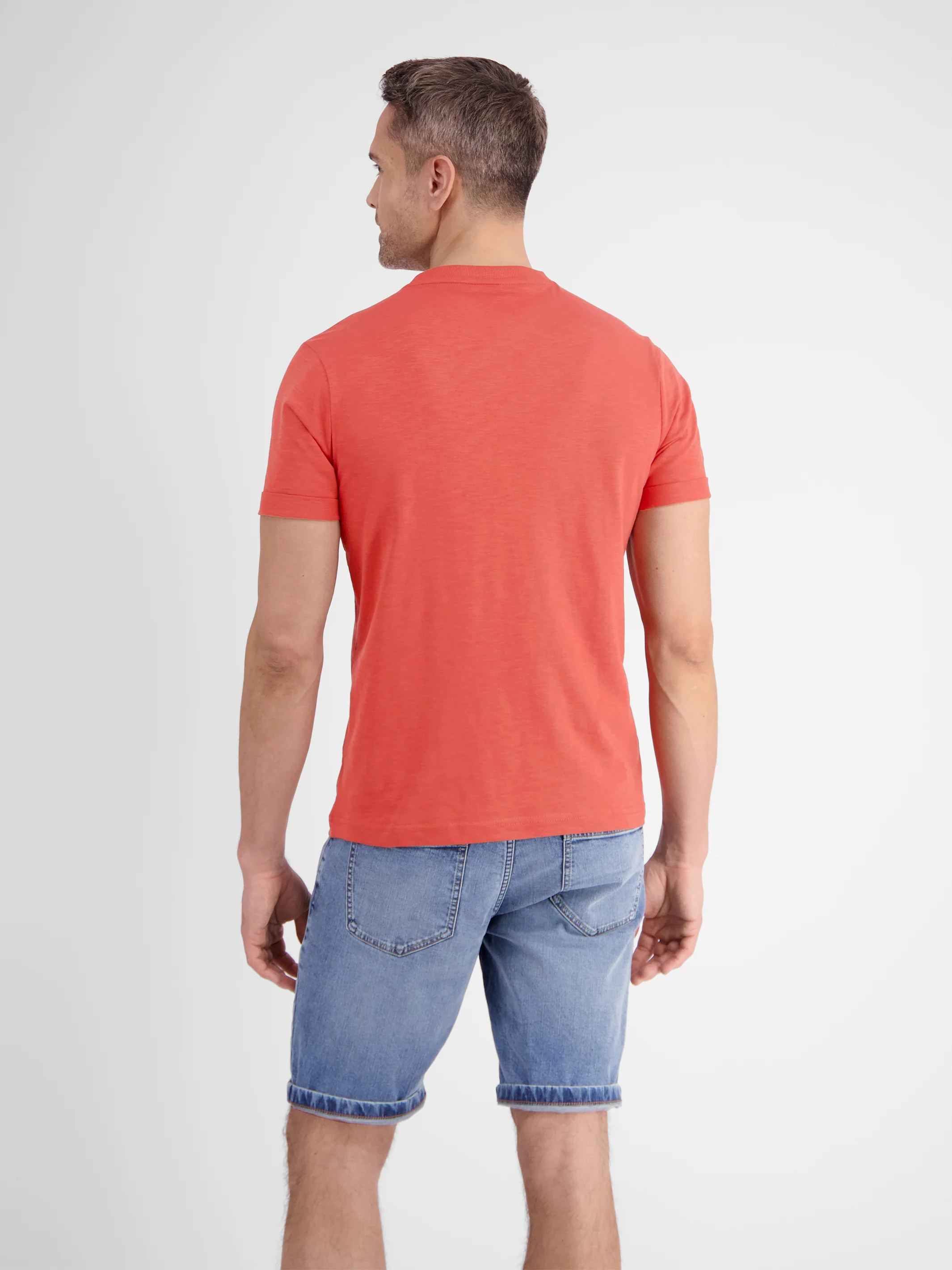 T-Shirt mit modischem Print - Image 26