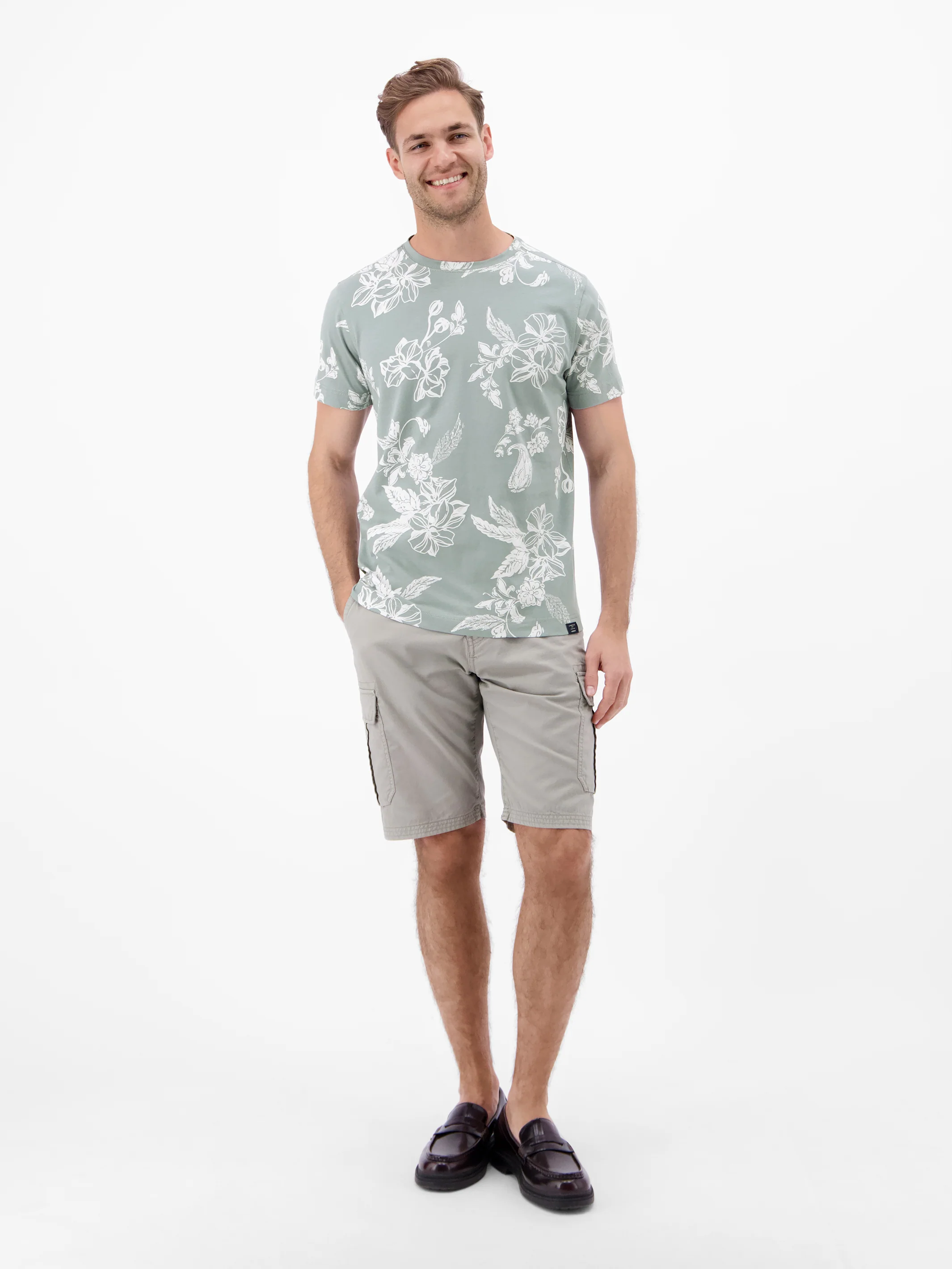 T-Shirt mit O-Neck und floralem All-over-Print - Image 13
