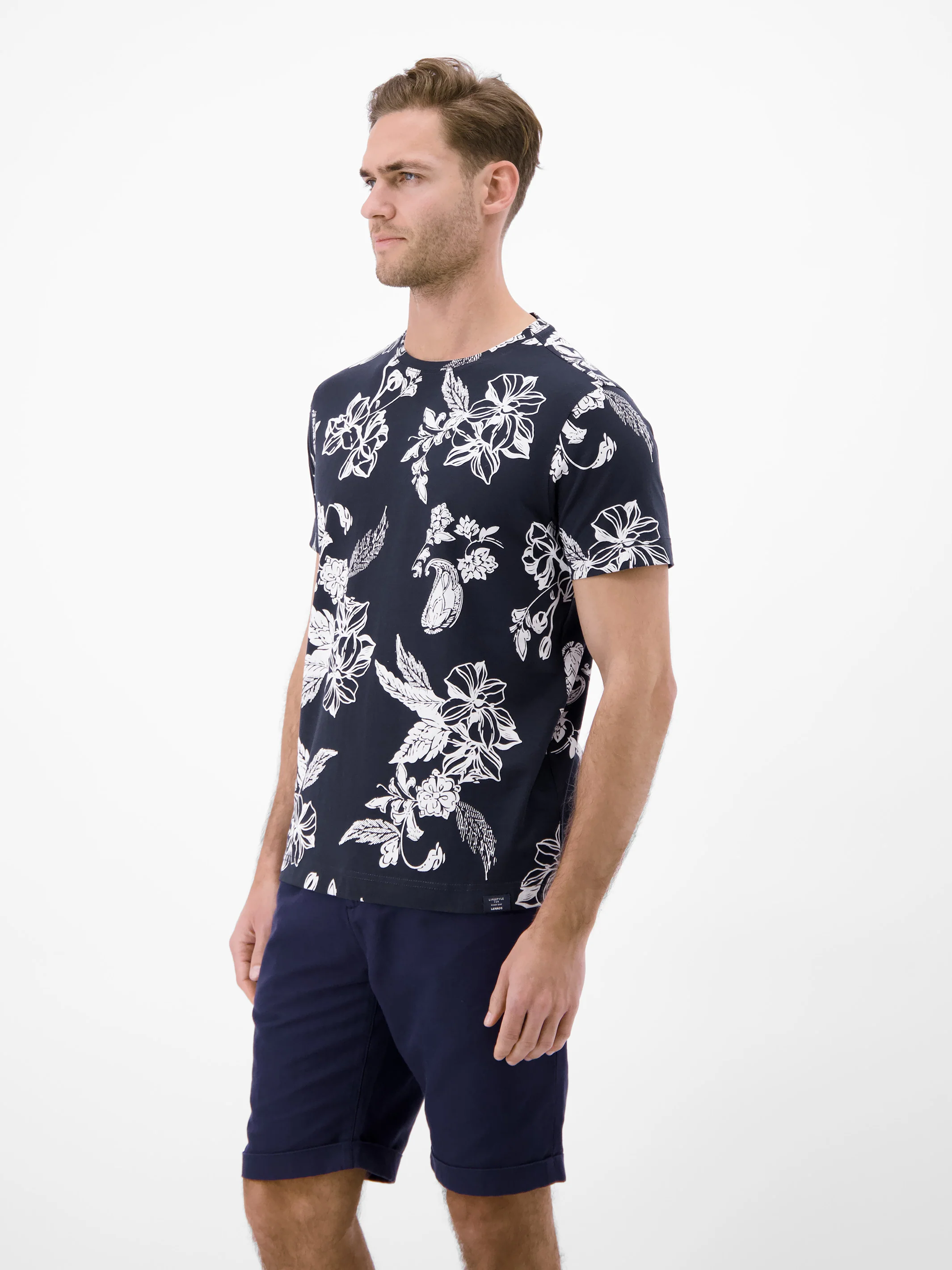 T-Shirt mit O-Neck und floralem All-over-Print - Image 5