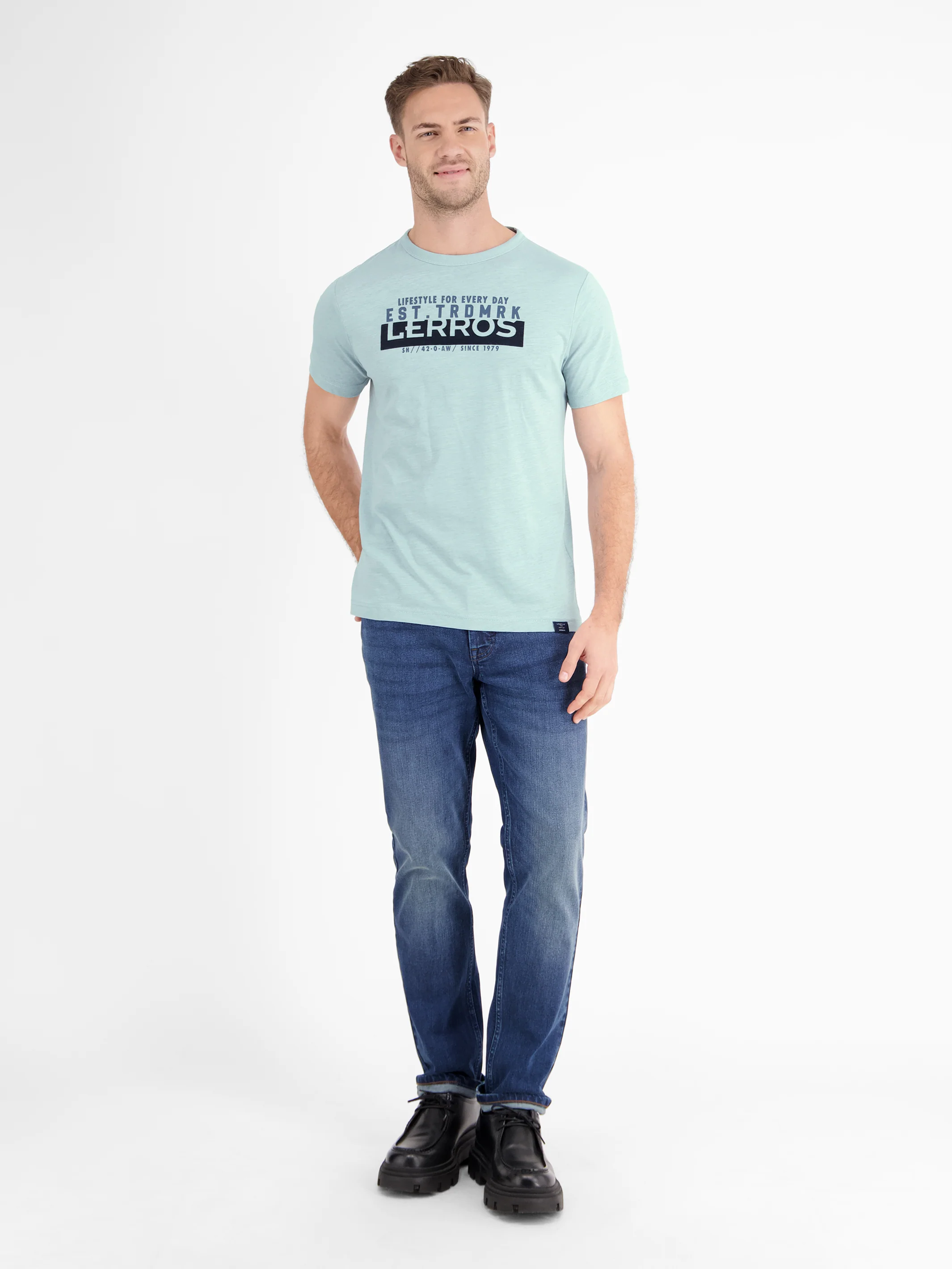 Unifarbenes T-Shirt mit Print - Image 17