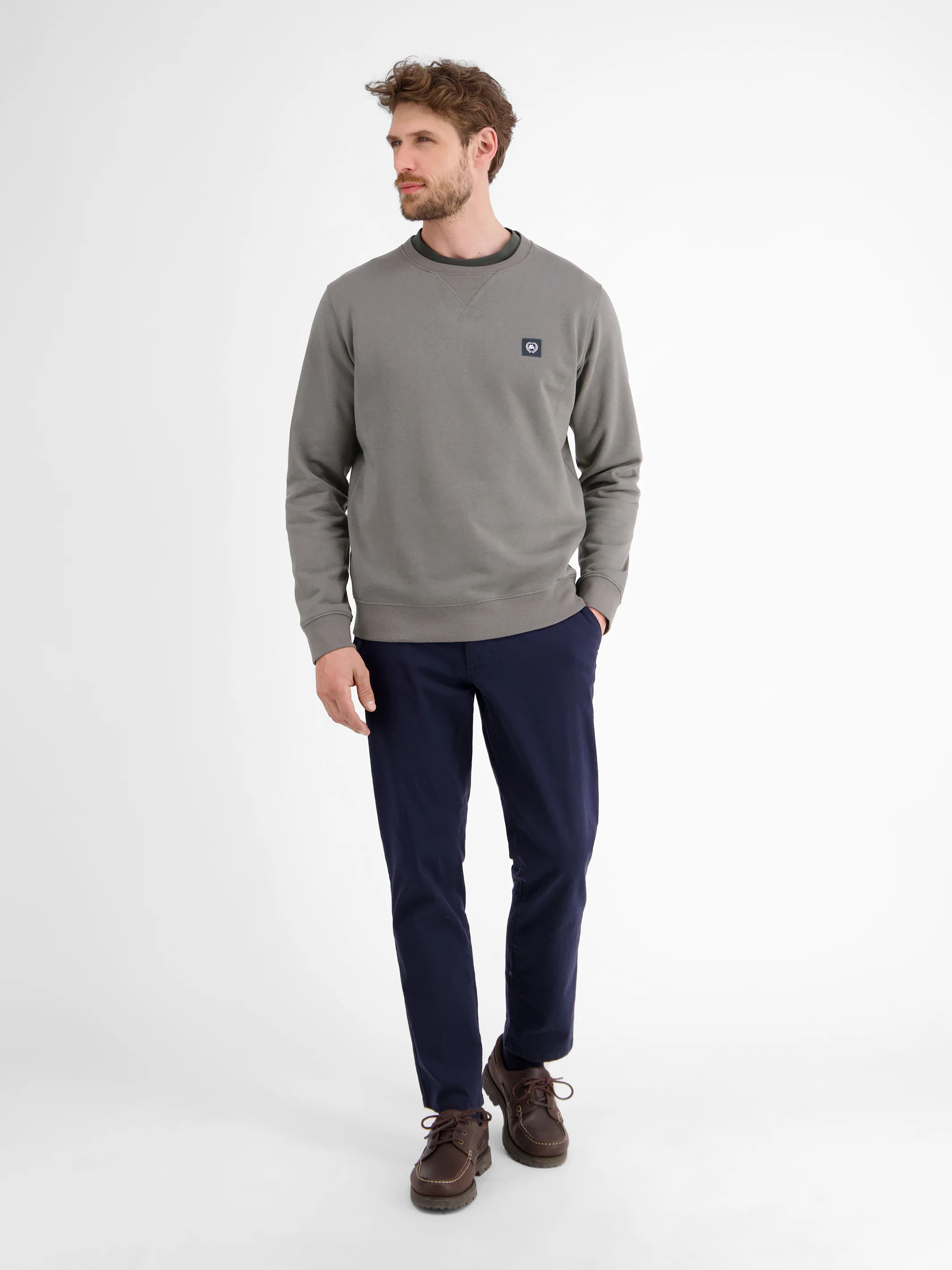Urbaner Sweatshirtstyle für Herren - Image 10