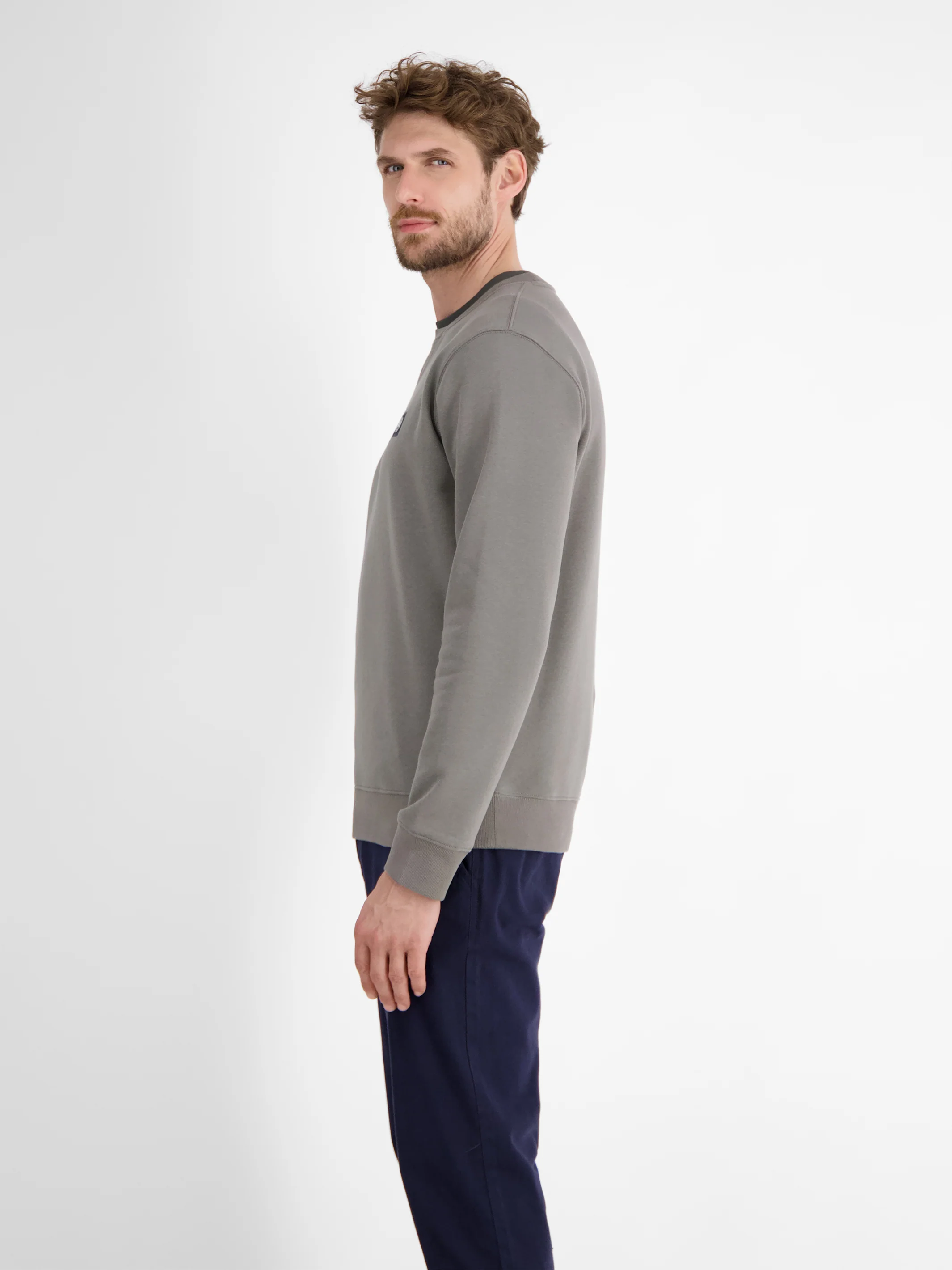 Urbaner Sweatshirtstyle für Herren - Image 11