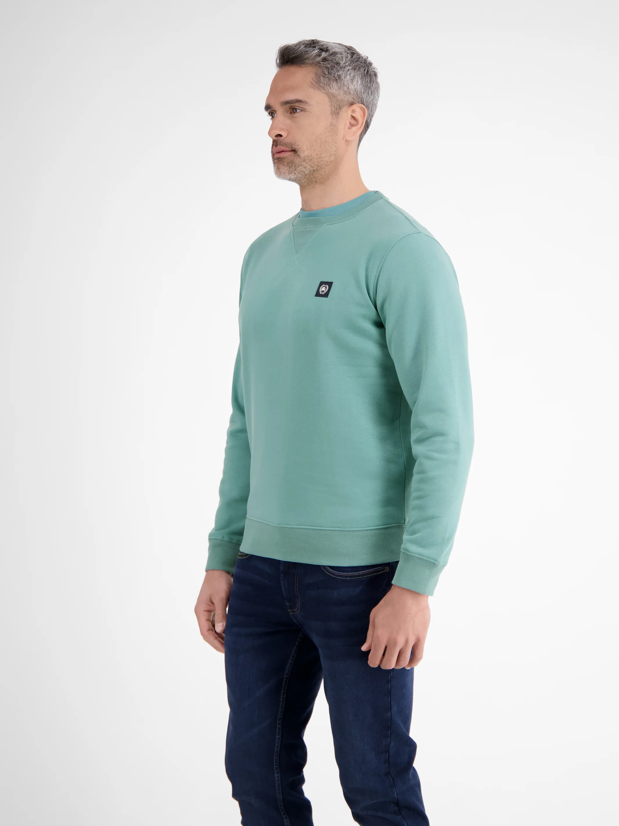 Urbaner Sweatshirtstyle für Herren - Image 18