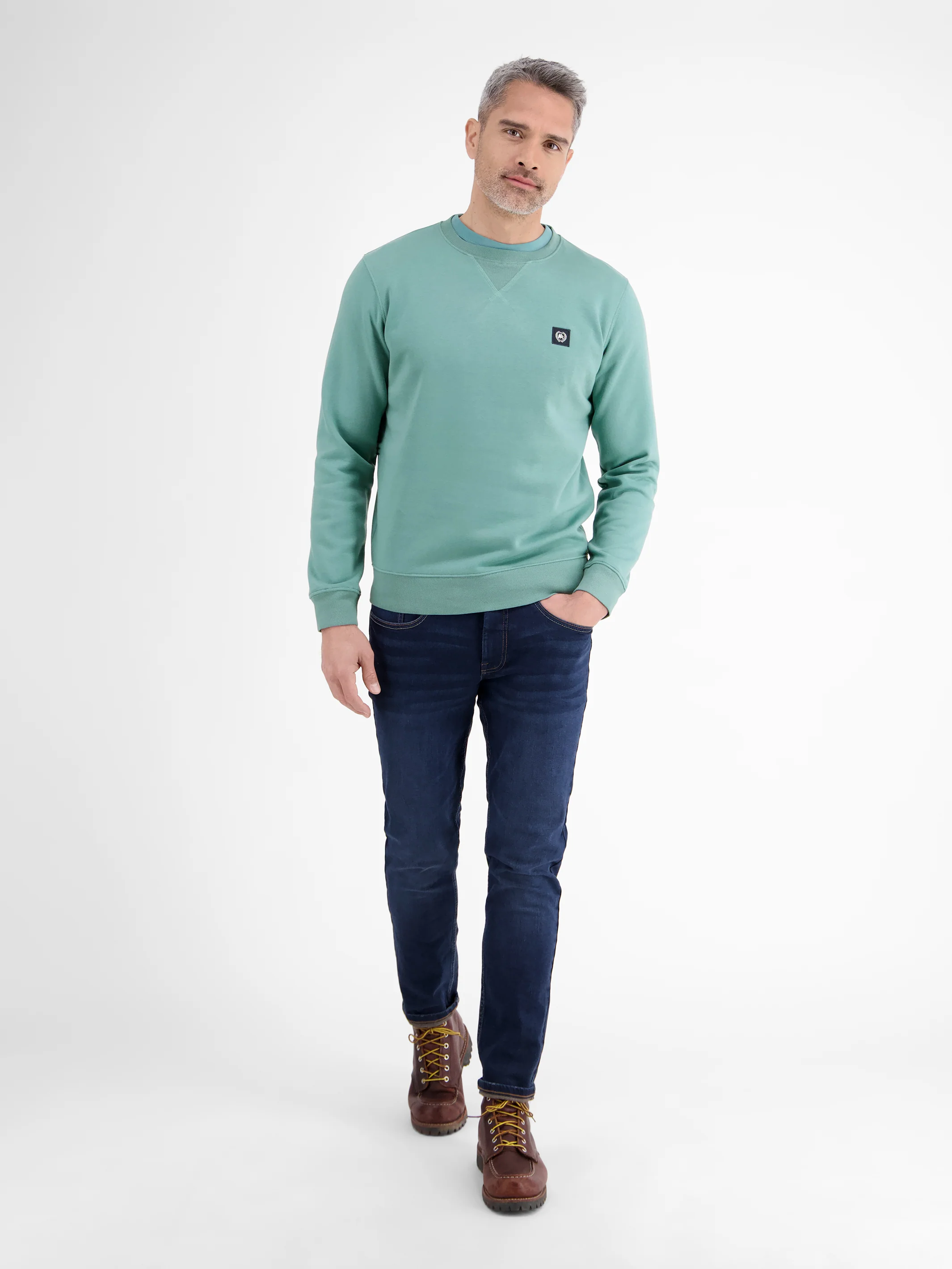 Urbaner Sweatshirtstyle für Herren - Image 19