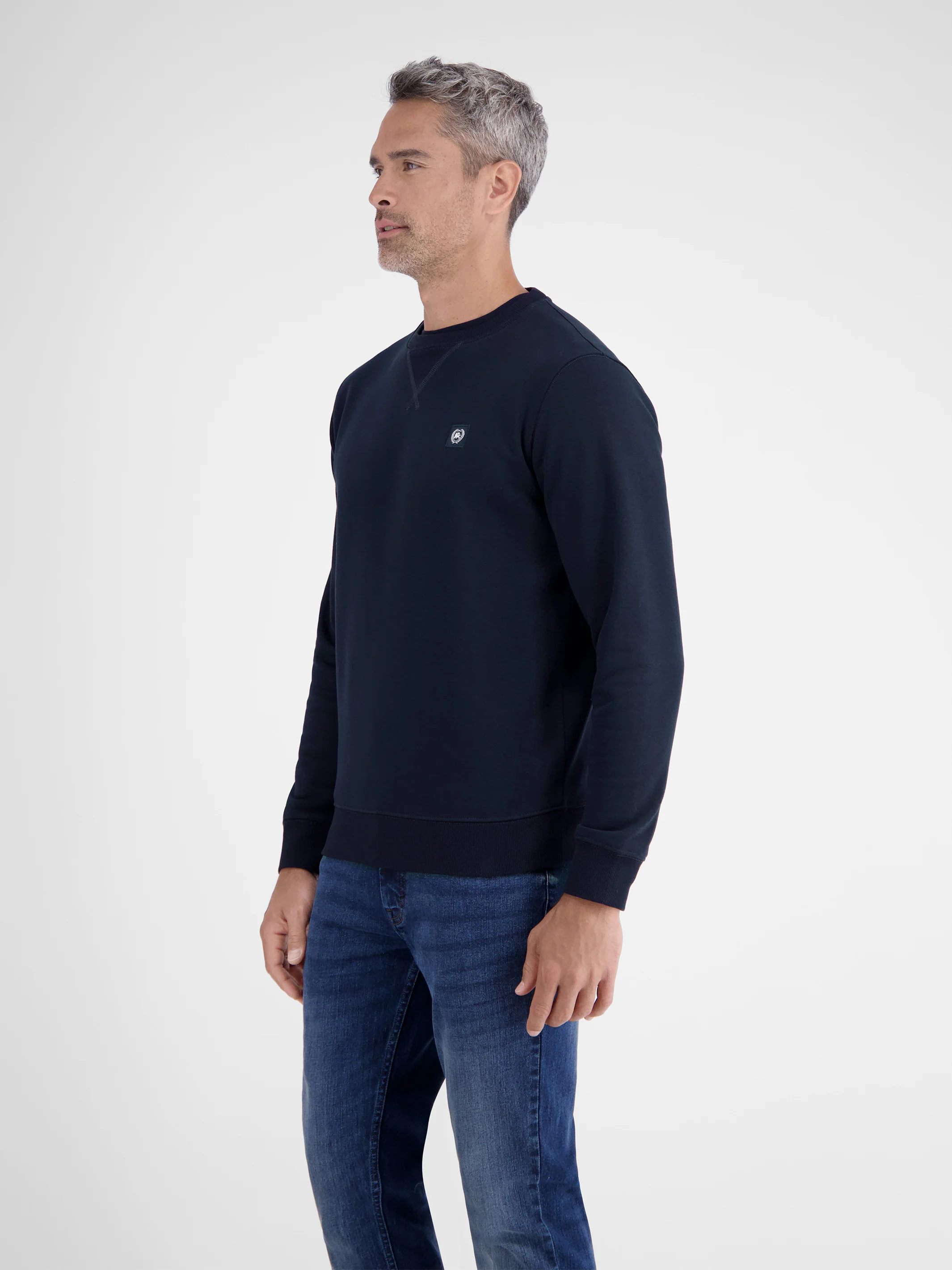 Urbaner Sweatshirtstyle für Herren - Image 25